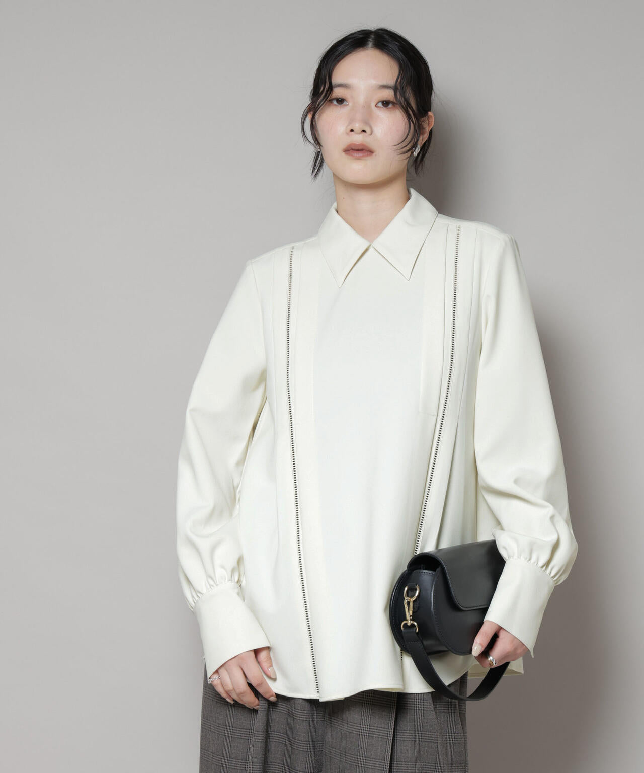 ダブルクロス衿付きハシゴレースブラウス 6695220316