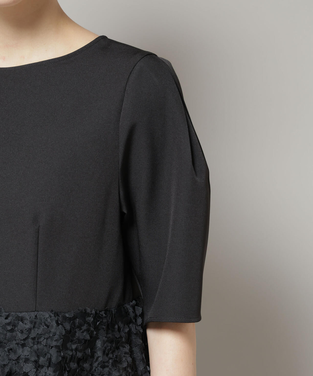 ペタルエンブロイダリーペプラムブラウス 6695221307