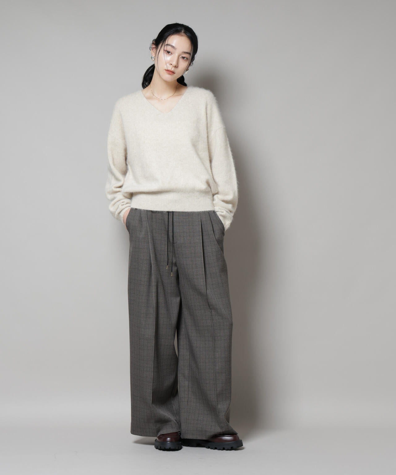 ウォッシャブルフォックスVネックニットプルオーバー 6695222308