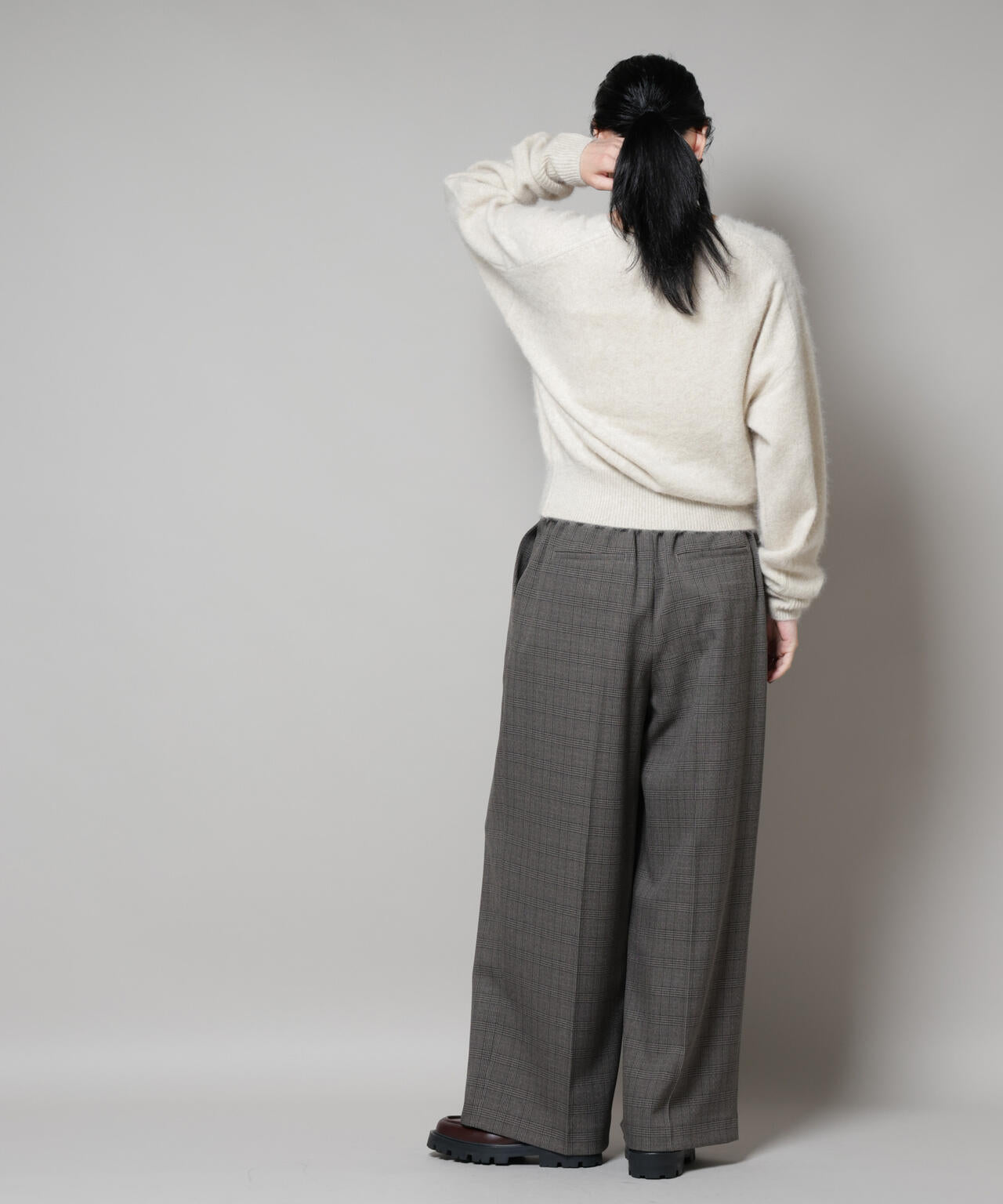 ウォッシャブルフォックスVネックニットプルオーバー 6695222308