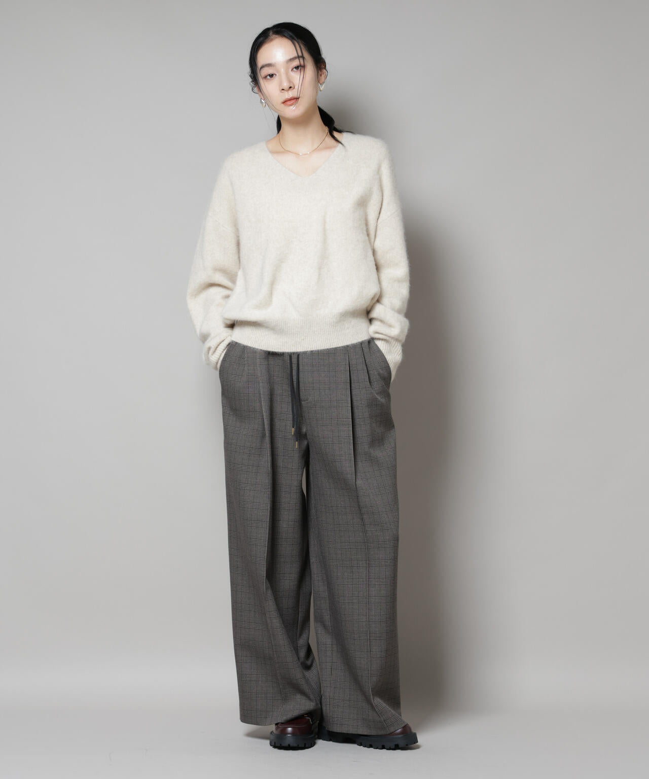 ウォッシャブルフォックスVネックニットプルオーバー 6695222308