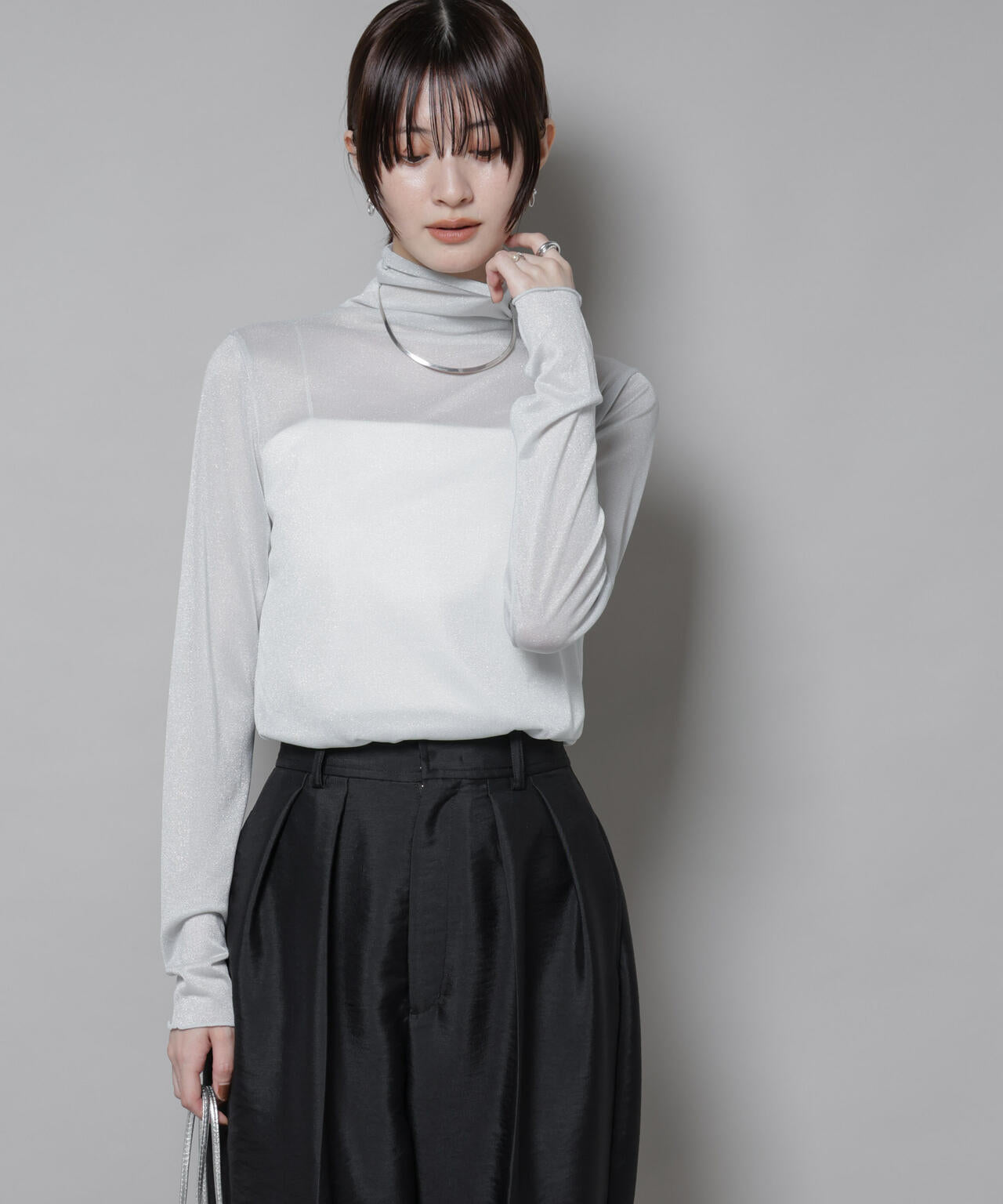 ラメシアータートルカットトップス 6695223305