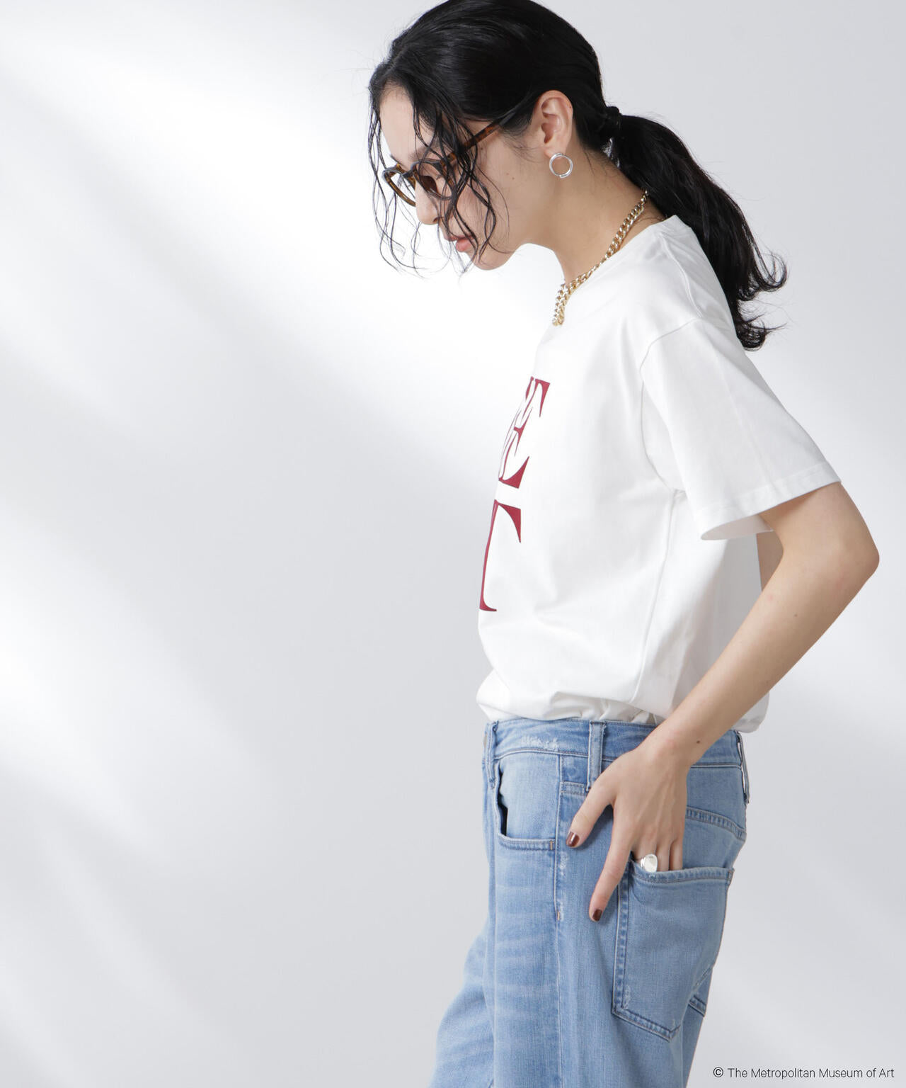 The Met 別注ロゴプリントTシャツ 6695224300