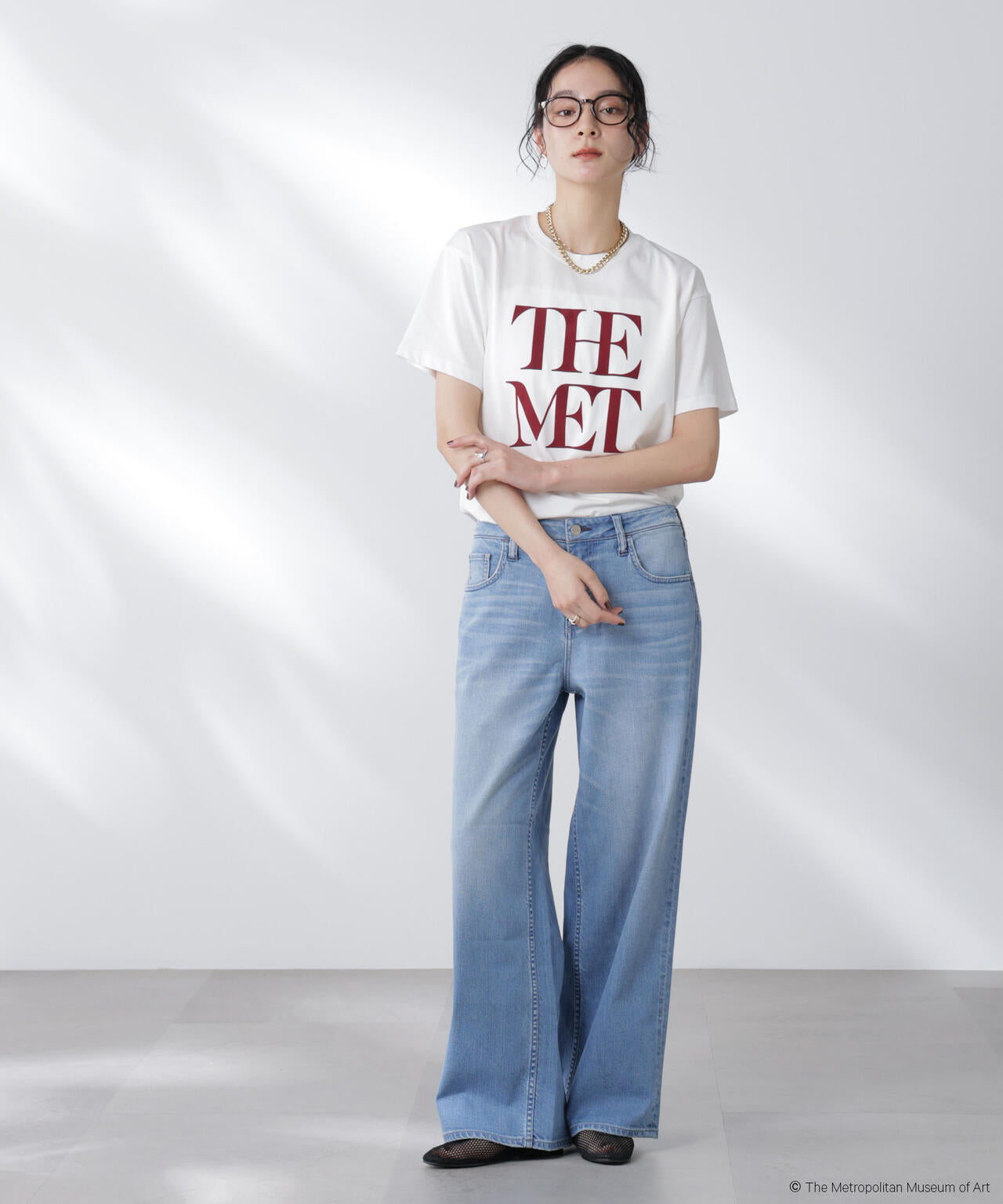 The Met 別注ロゴプリントTシャツ 6695224300