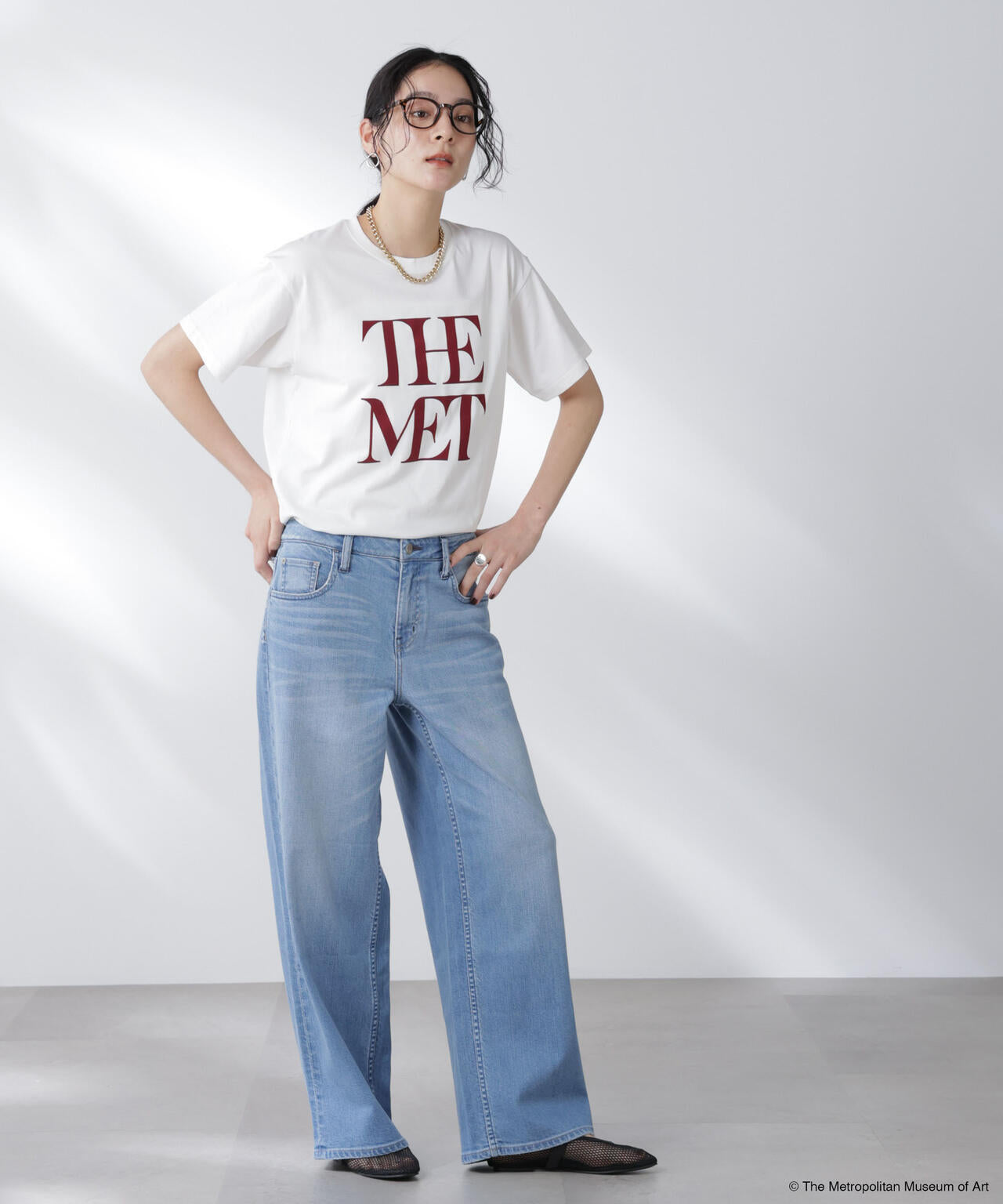 The Met 別注ロゴプリントTシャツ 6695224300
