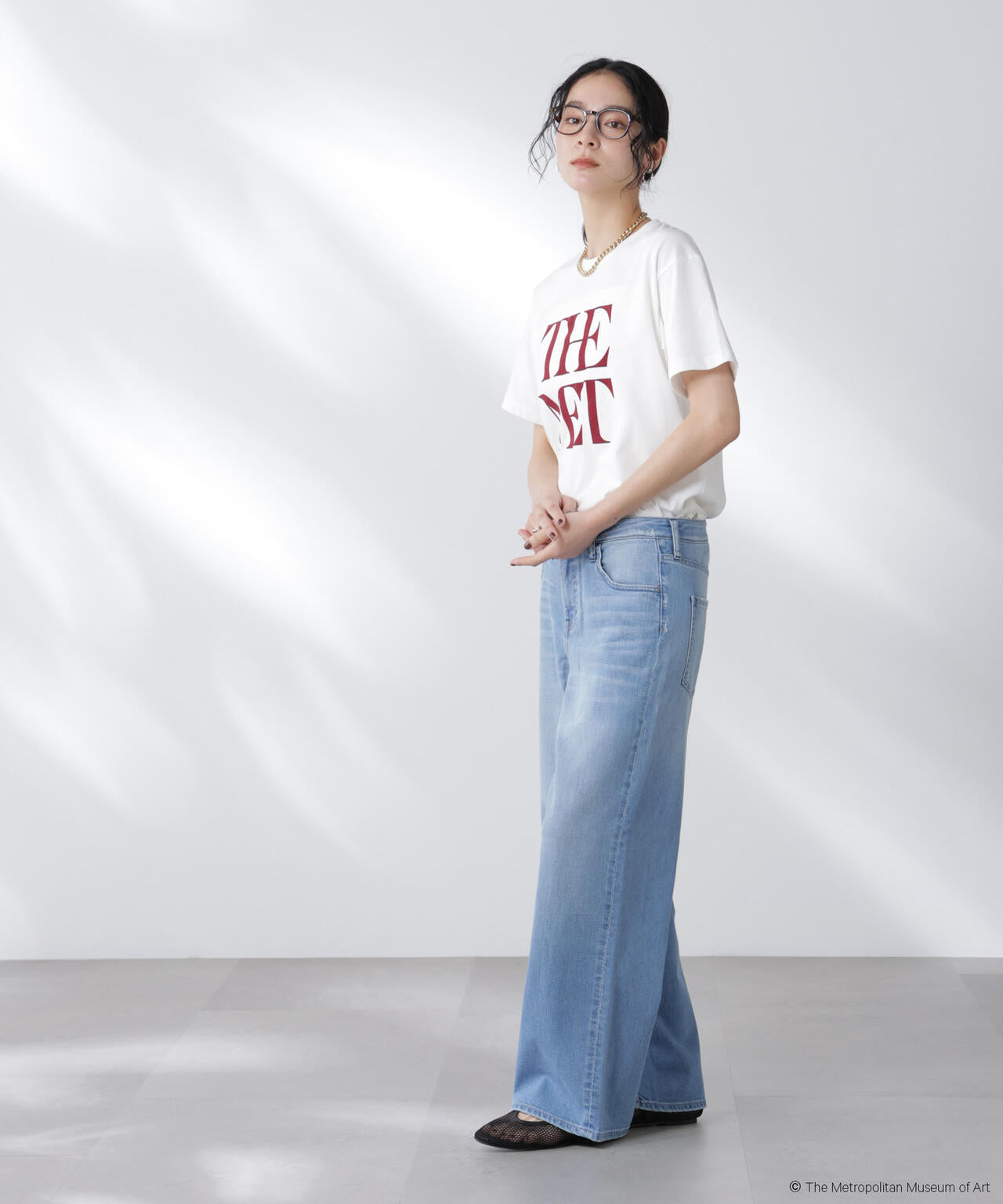 The Met 別注ロゴプリントTシャツ 6695224300