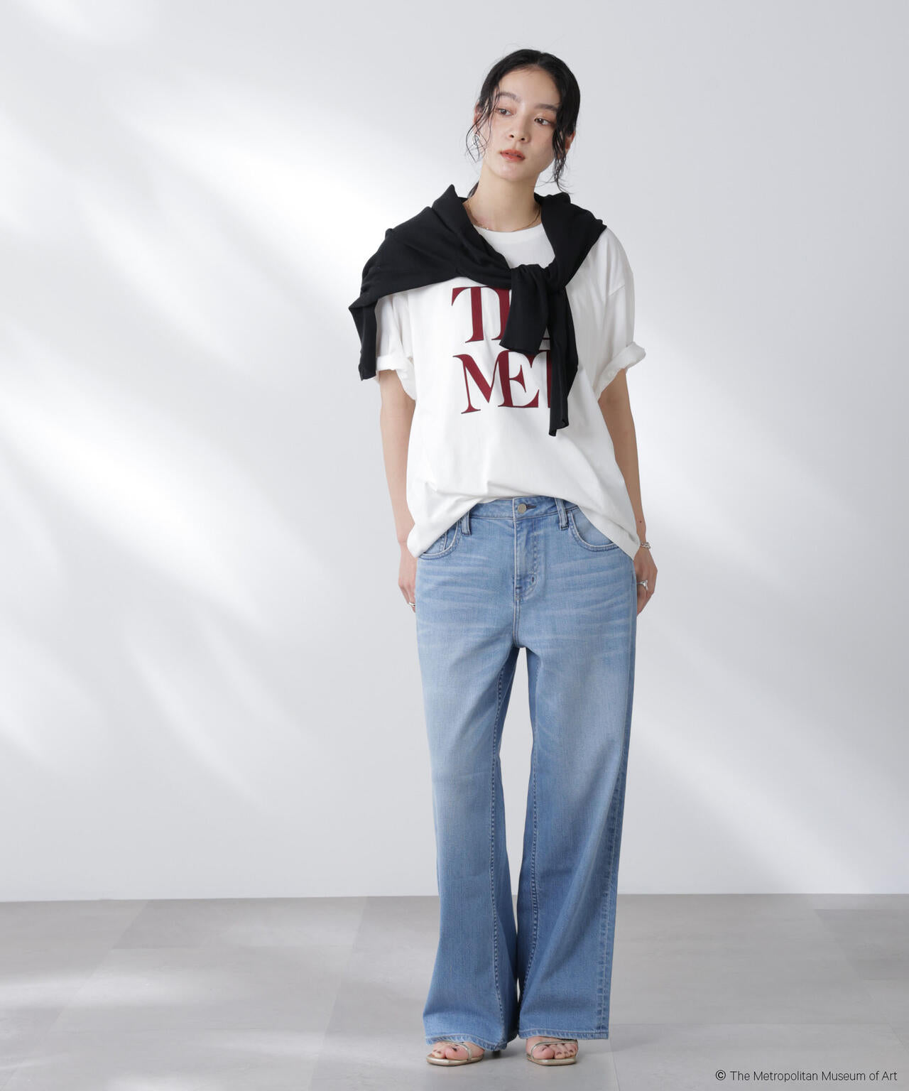 The Met 別注ロゴプリントTシャツ 6695224300