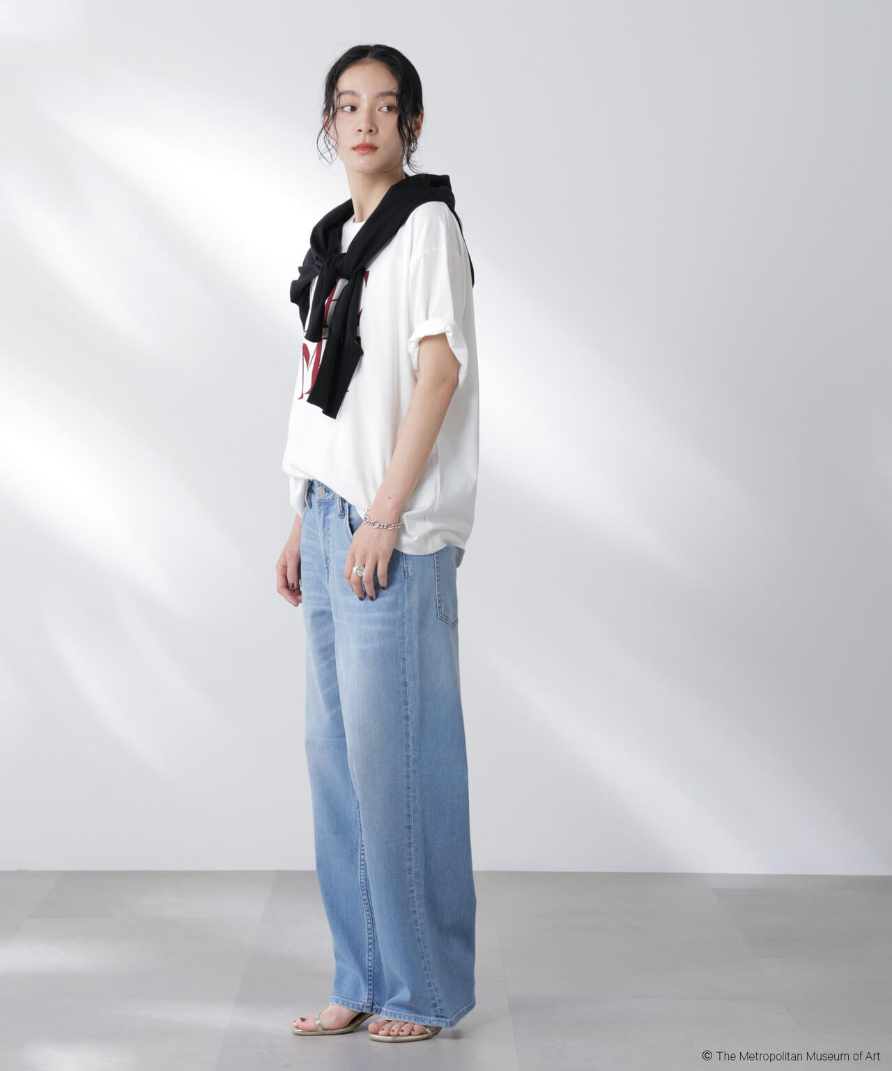 The Met 別注ロゴプリントTシャツ 6695224300