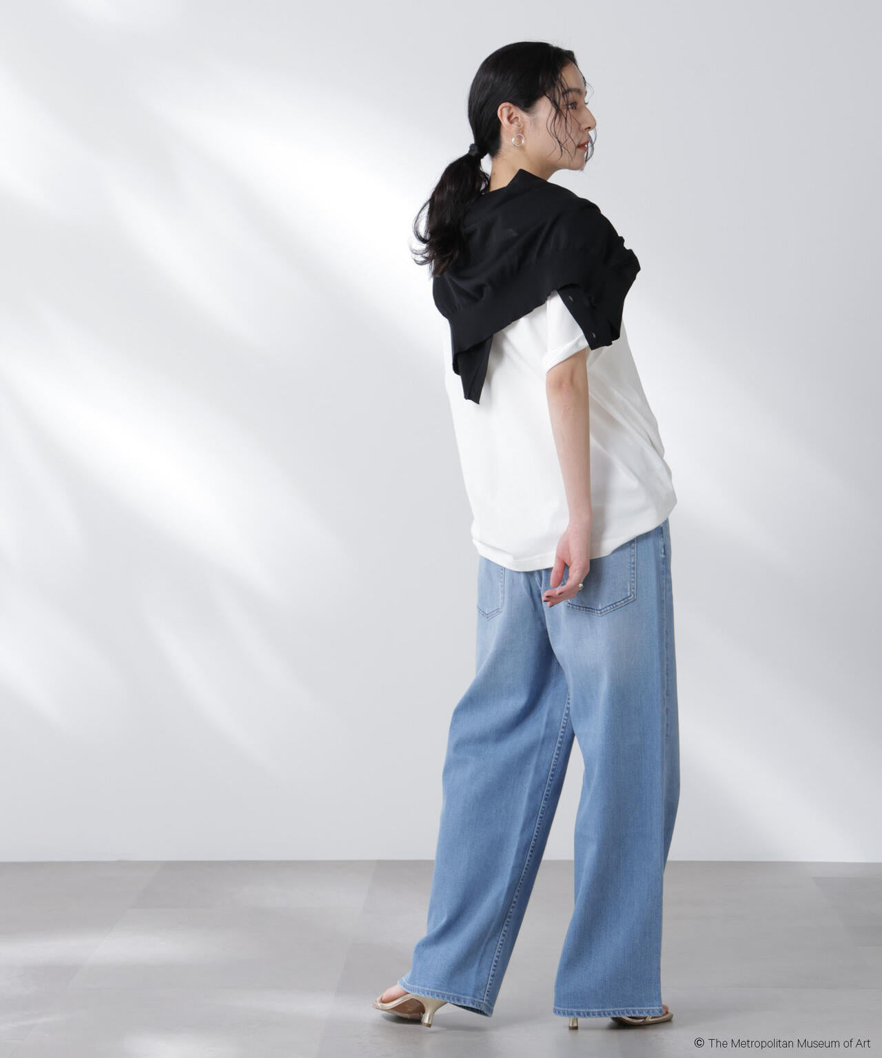 The Met 別注ロゴプリントTシャツ 6695224300