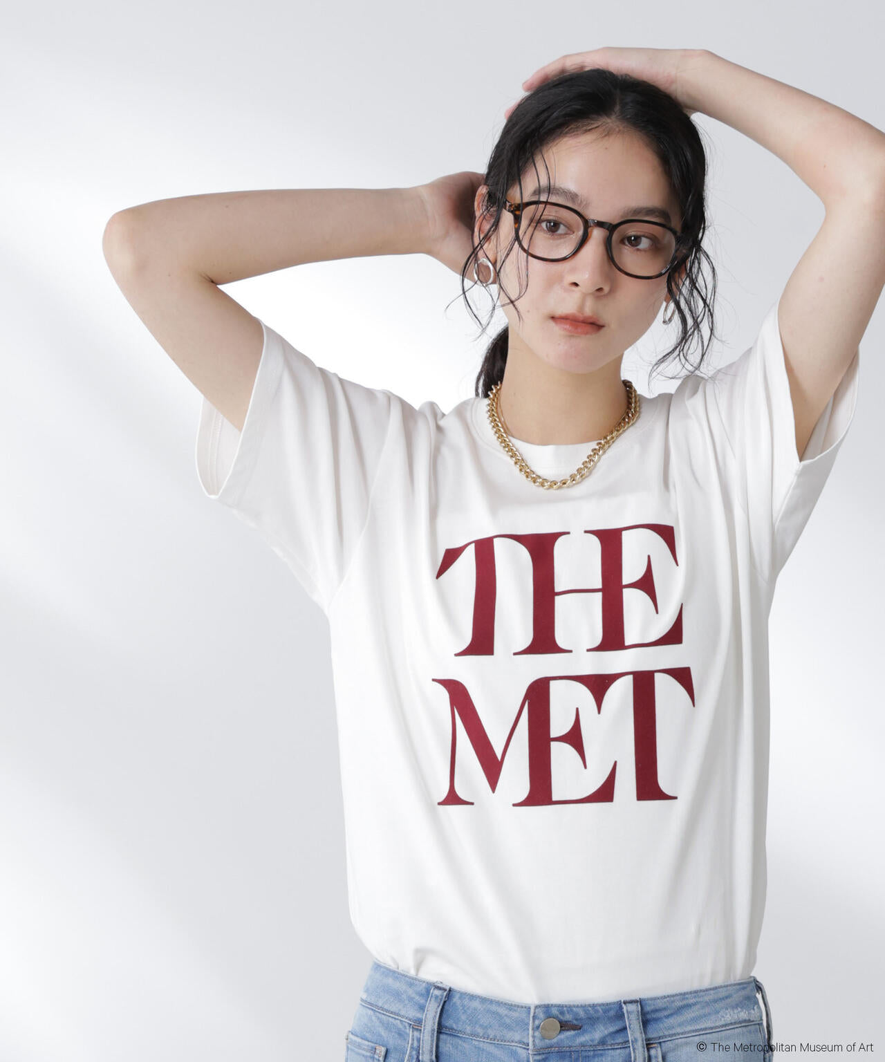 The Met 別注ロゴプリントTシャツ 6695224300