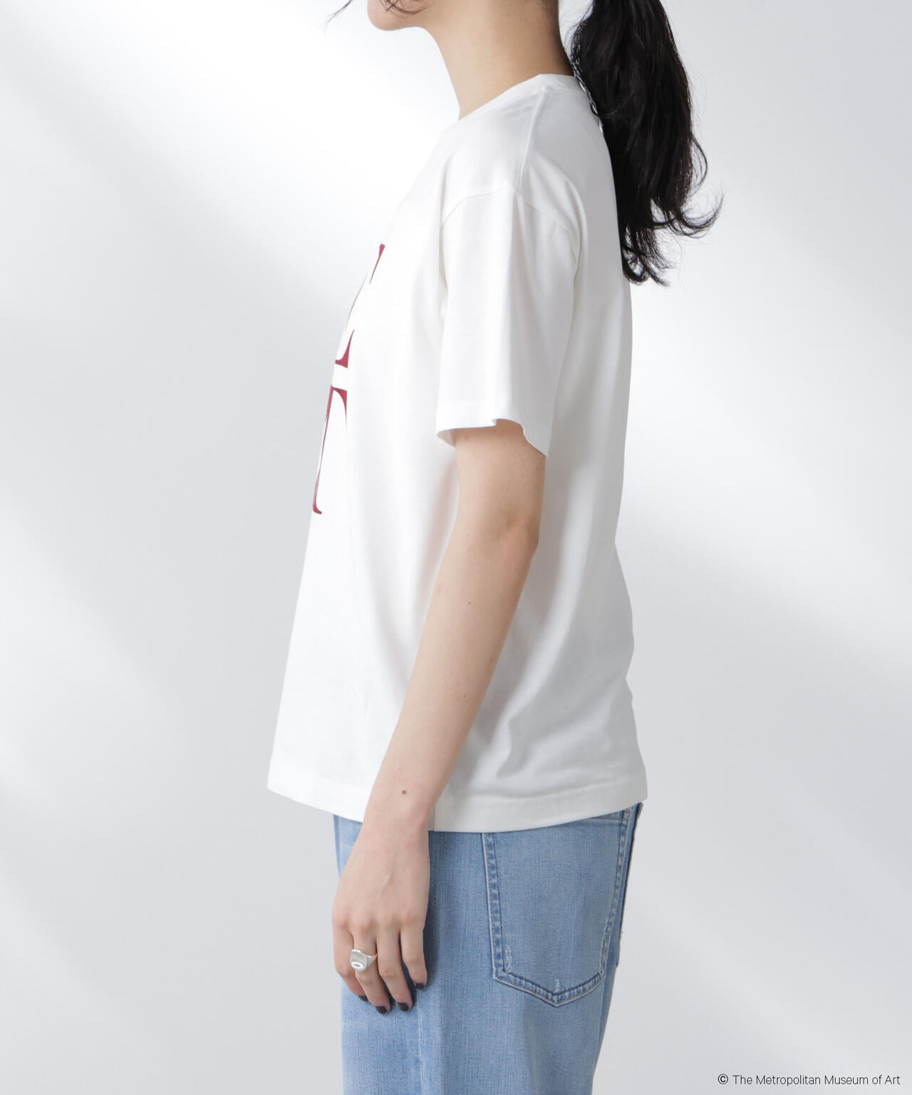 The Met 別注ロゴプリントTシャツ 6695224300