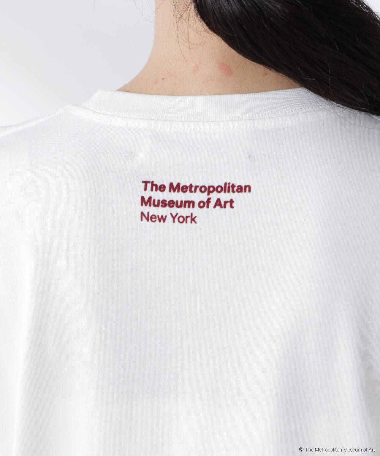 The Met 別注ロゴプリントTシャツ 6695224300