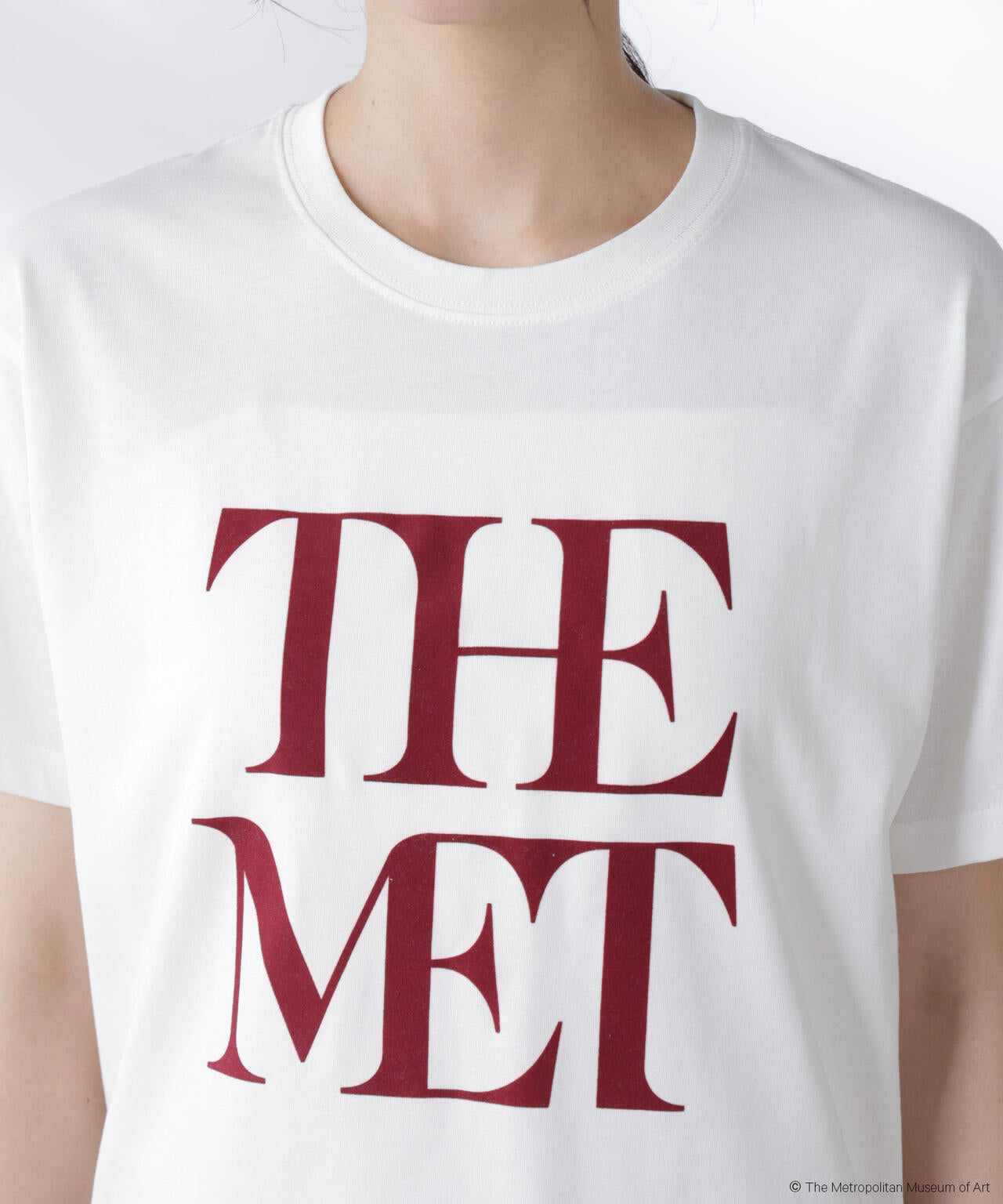 The Met 別注ロゴプリントTシャツ 6695224300