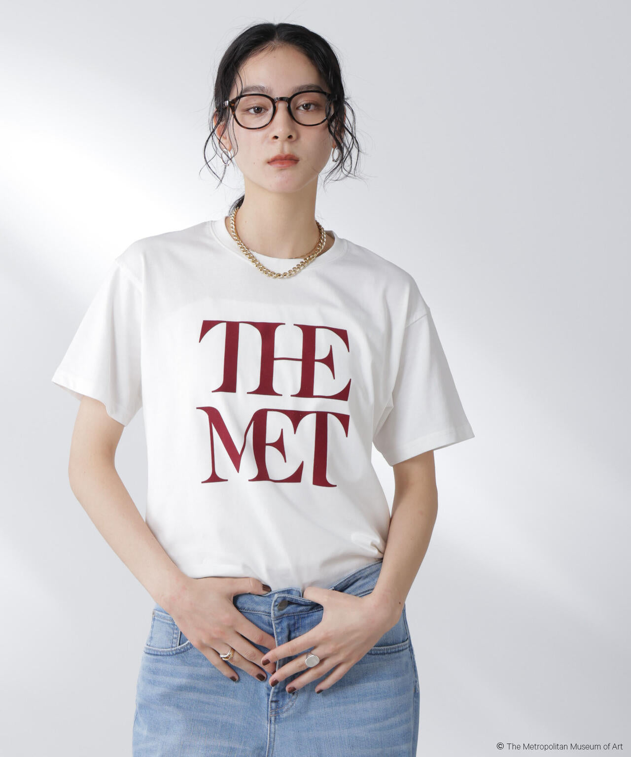 The Met 別注ロゴプリントTシャツ 6695224300