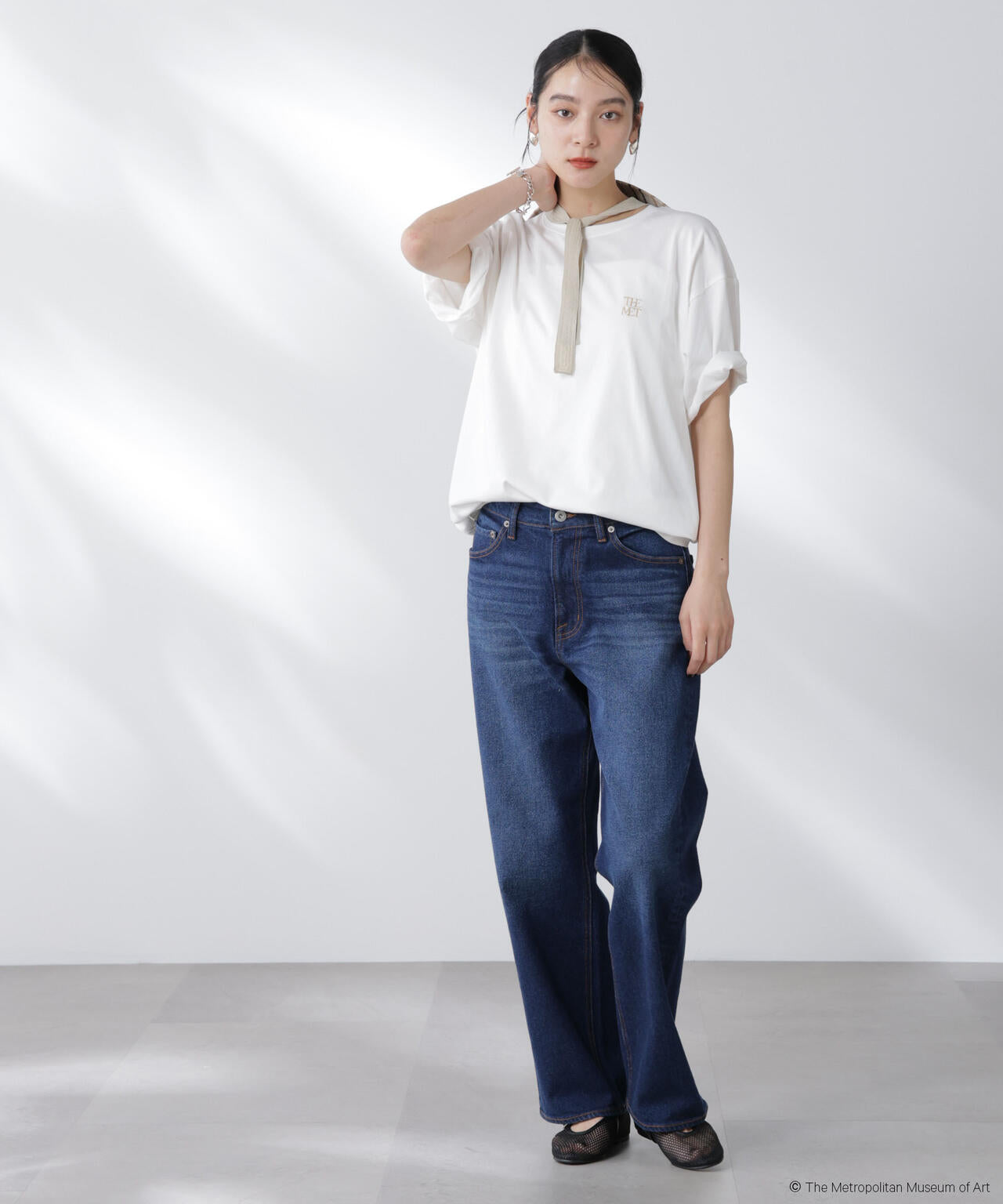 The Met 別注ロゴプリントTシャツ 6695224300