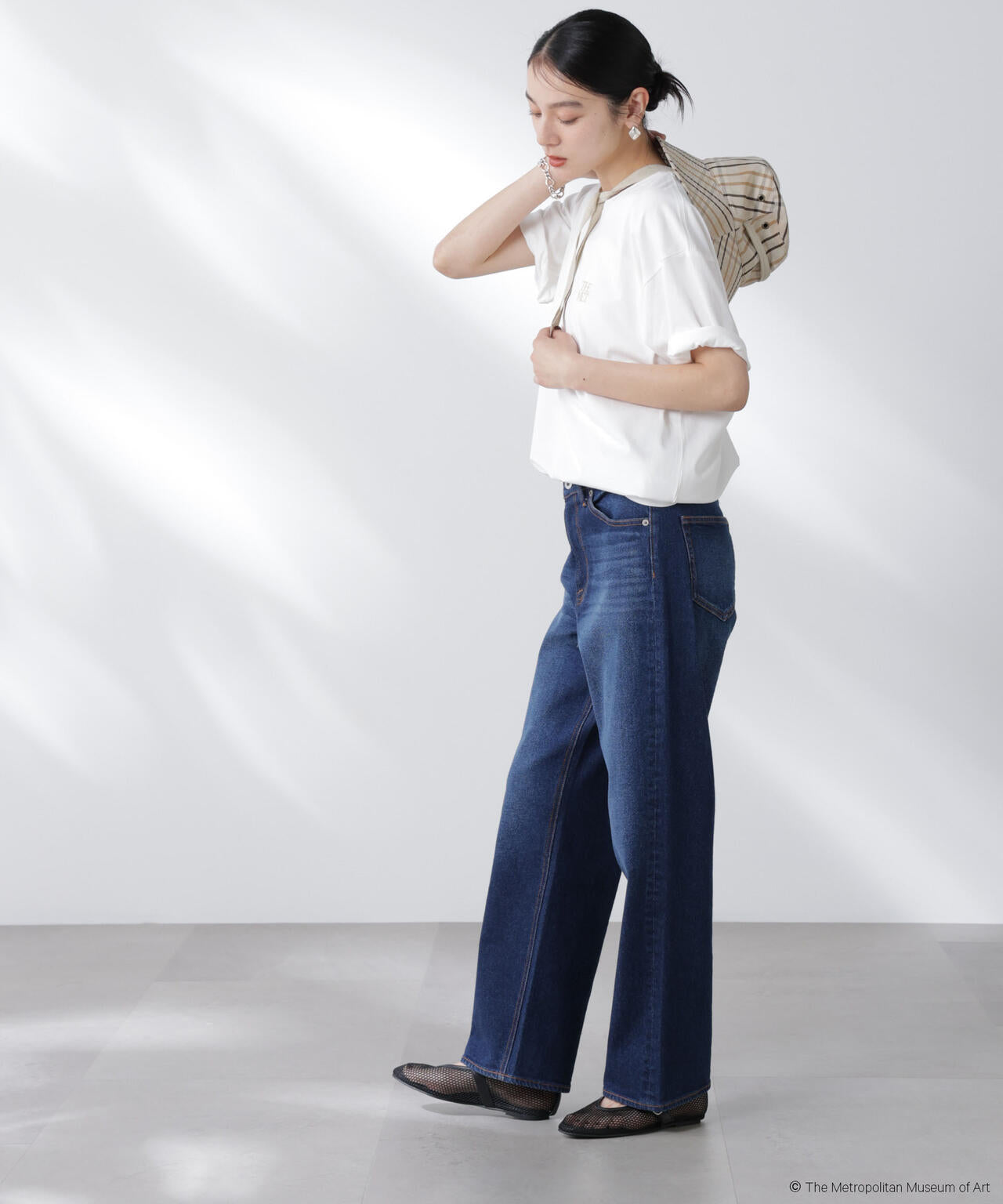 The Met 別注ロゴプリントTシャツ 6695224300