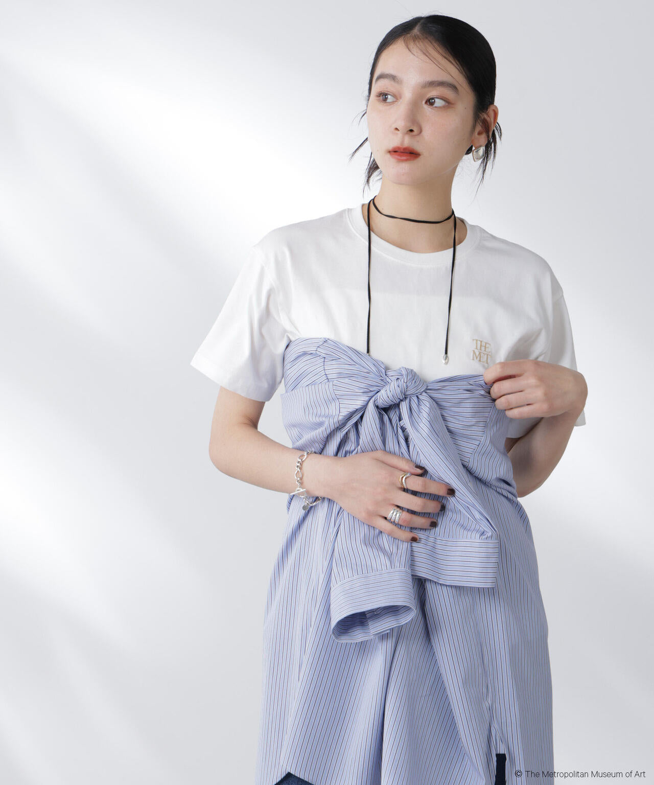 The Met 別注ロゴプリントTシャツ 6695224300