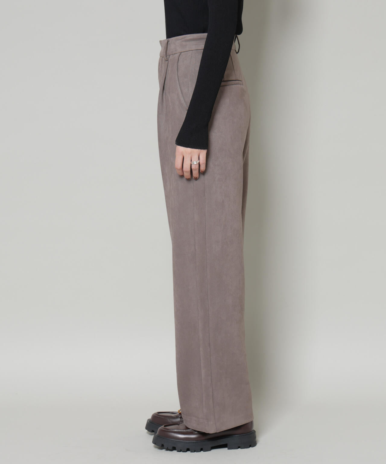 フェイクスエードタックパンツ 6695227322