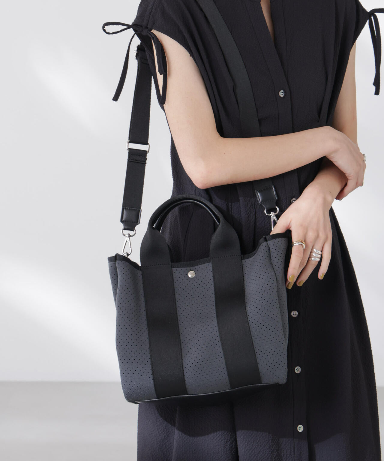 パンチングショルダートートバッグ 6695232301