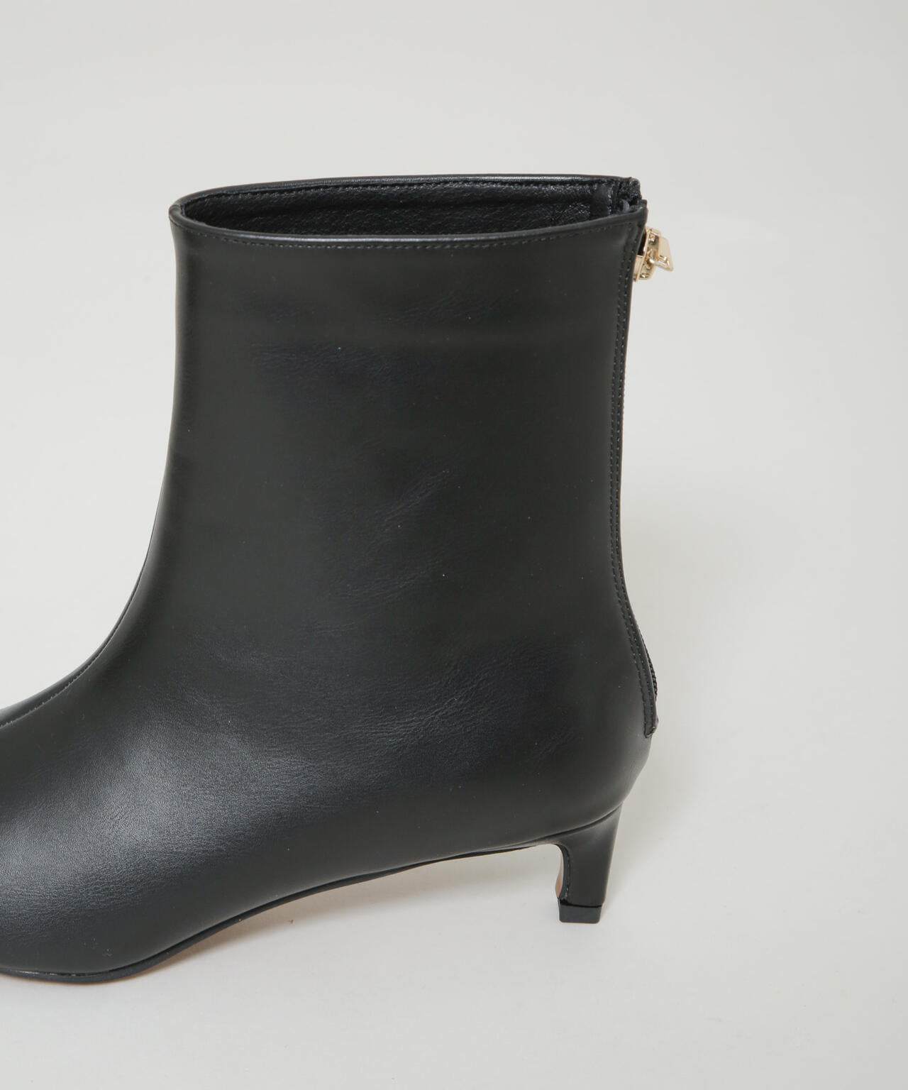 ポインテッドショートブーツ 6695233301