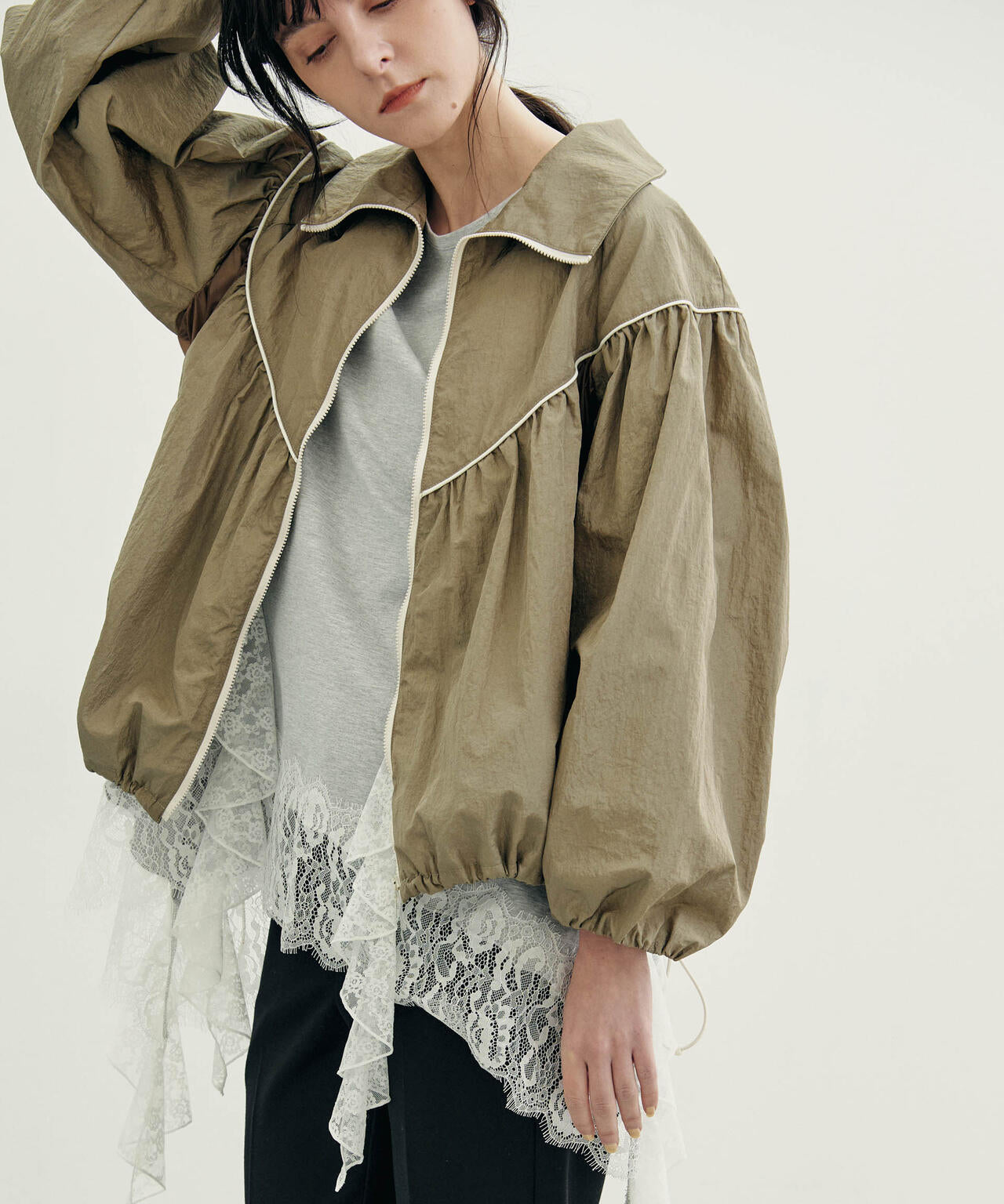 BEIGE, BERNARD シアーライトブルゾン 4 ブラック 麻　薄手 シアーライト ギャザー ブルゾン