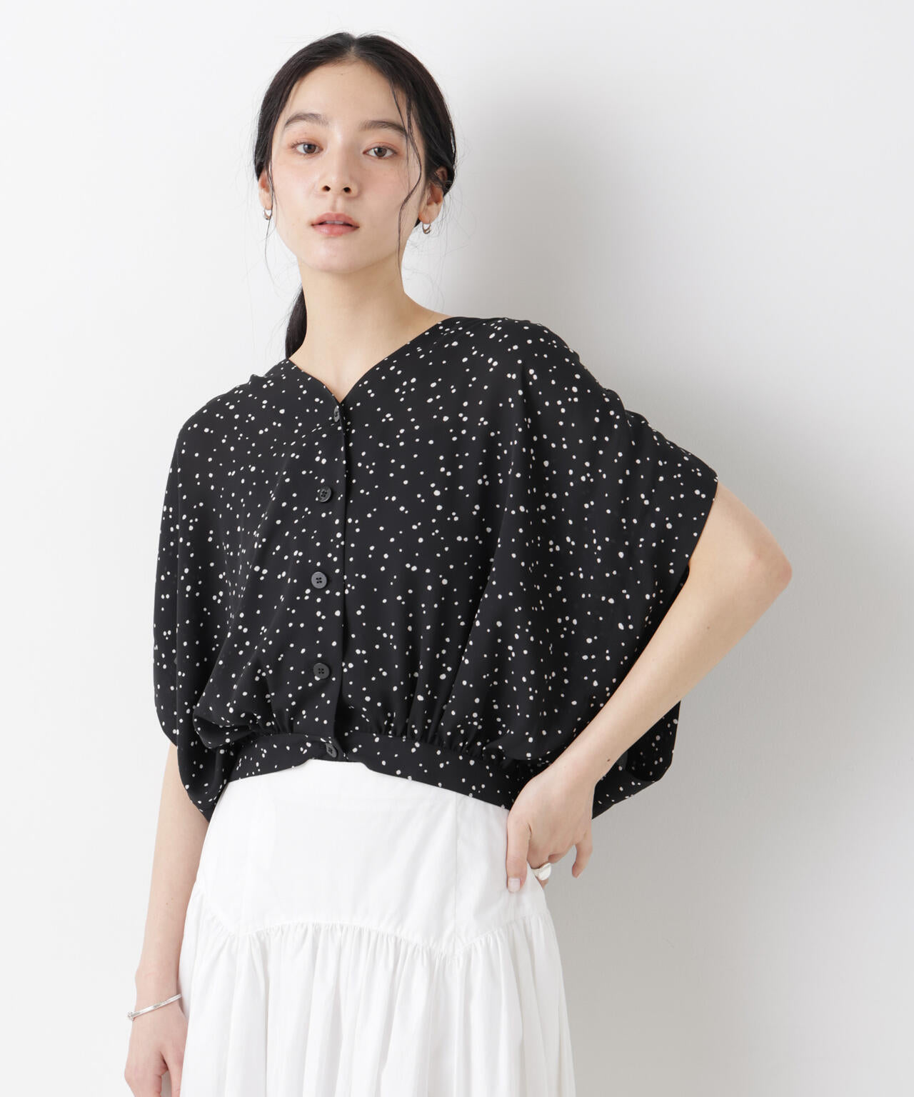 【NAOさま】シェリエ＊ステッチフリルトップス＊ブラック＊ドット ドット プリント Vネック ショート ブラウス