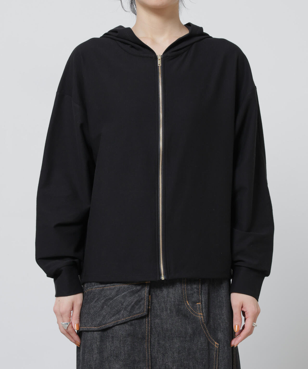 「Meaningful Continuity」coveross(R)ツイル調冷感プレーティング天竺パーカー 6696123303