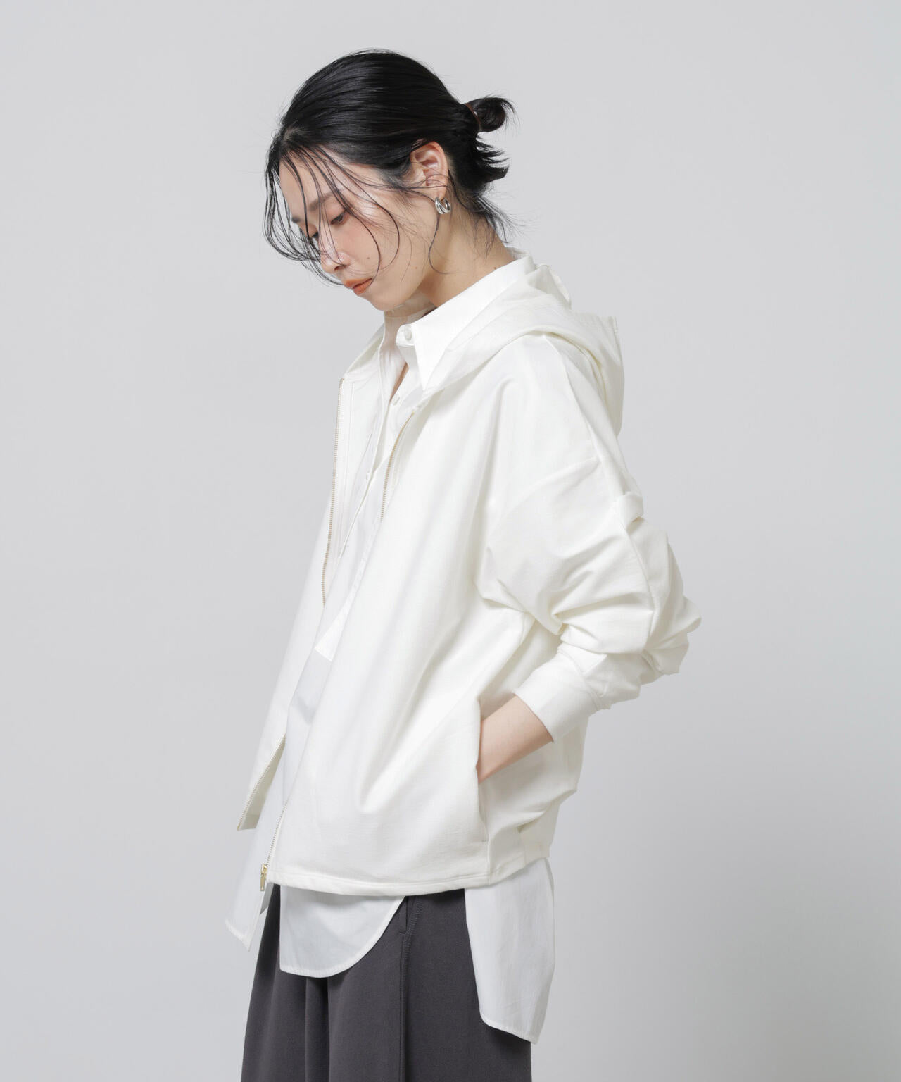 「Meaningful Continuity」coveross(R)ツイル調冷感プレーティング天竺パーカー 6696123303