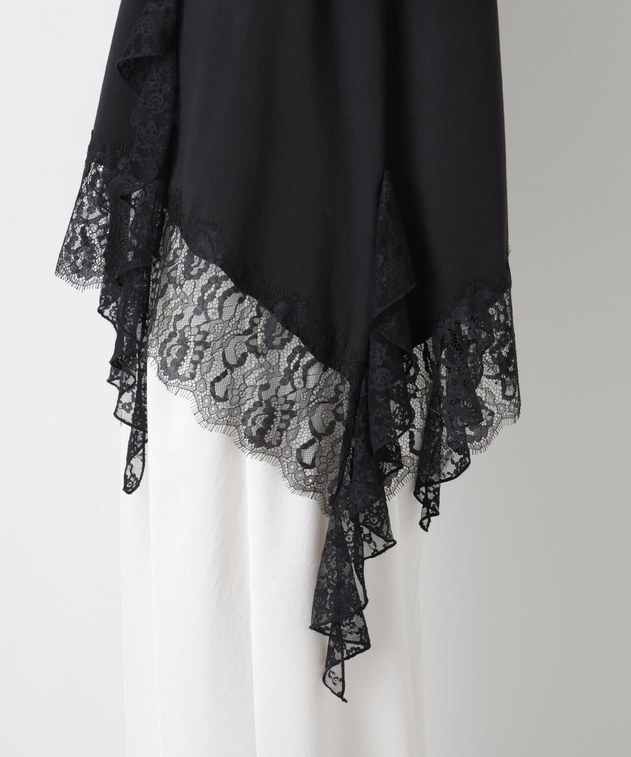 レースラッフルヘムカットトップス 6696123304