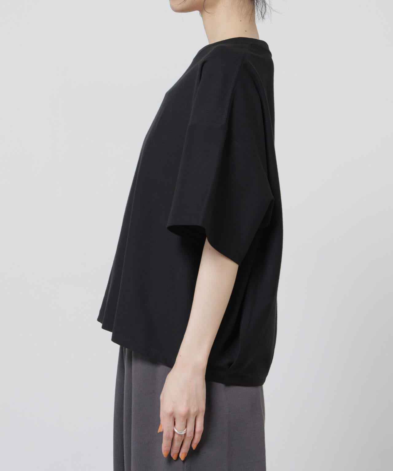 「Meaningful Continuity」coveross(R)ツイル調冷感プレーティング天竺Tシャツ 6696124314