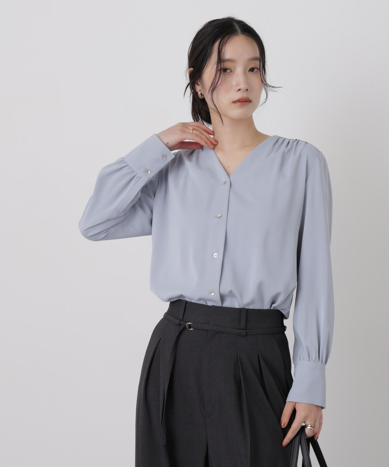 フロントボタンVネックブラウス 6696220312