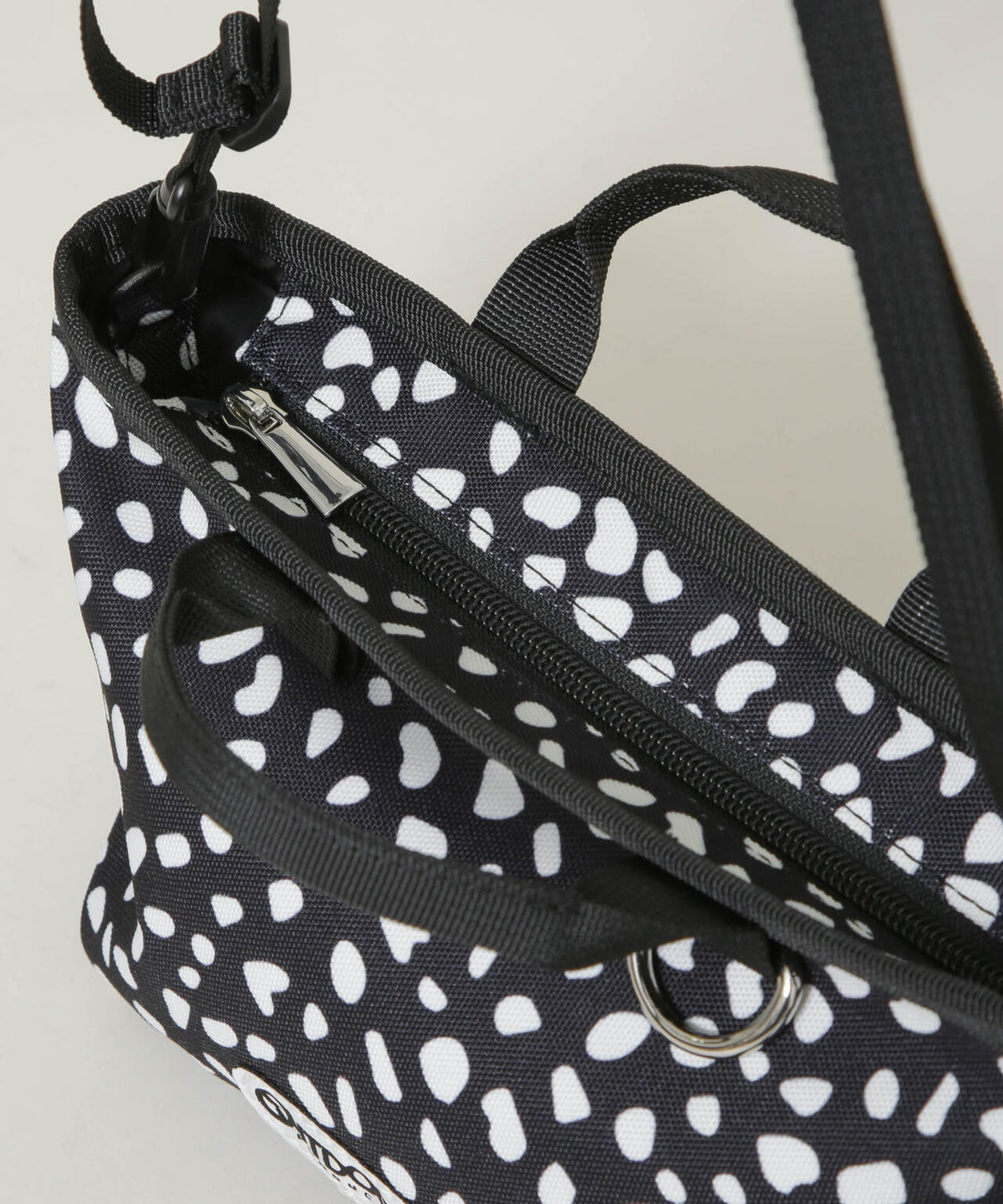 OUTDOOR PRODUCTS/【別注】OUTDOOR PRODUCTS Boat Shaped Mini Bag 6696232305