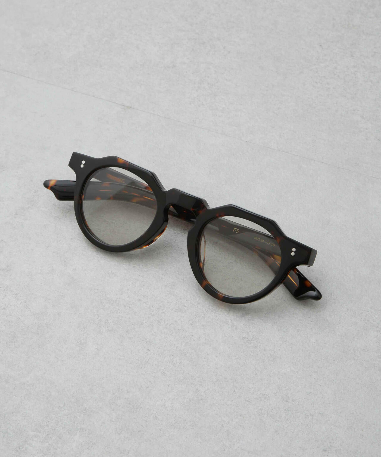 NEW.(Few.)/F5 6704240010