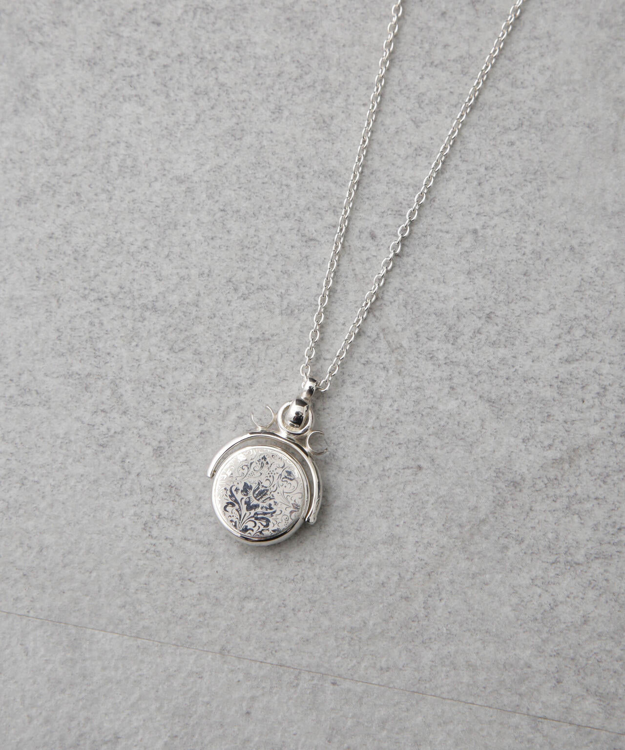 on the sunny side of the street/Rotating Fob Seal Necklace 6704246002
