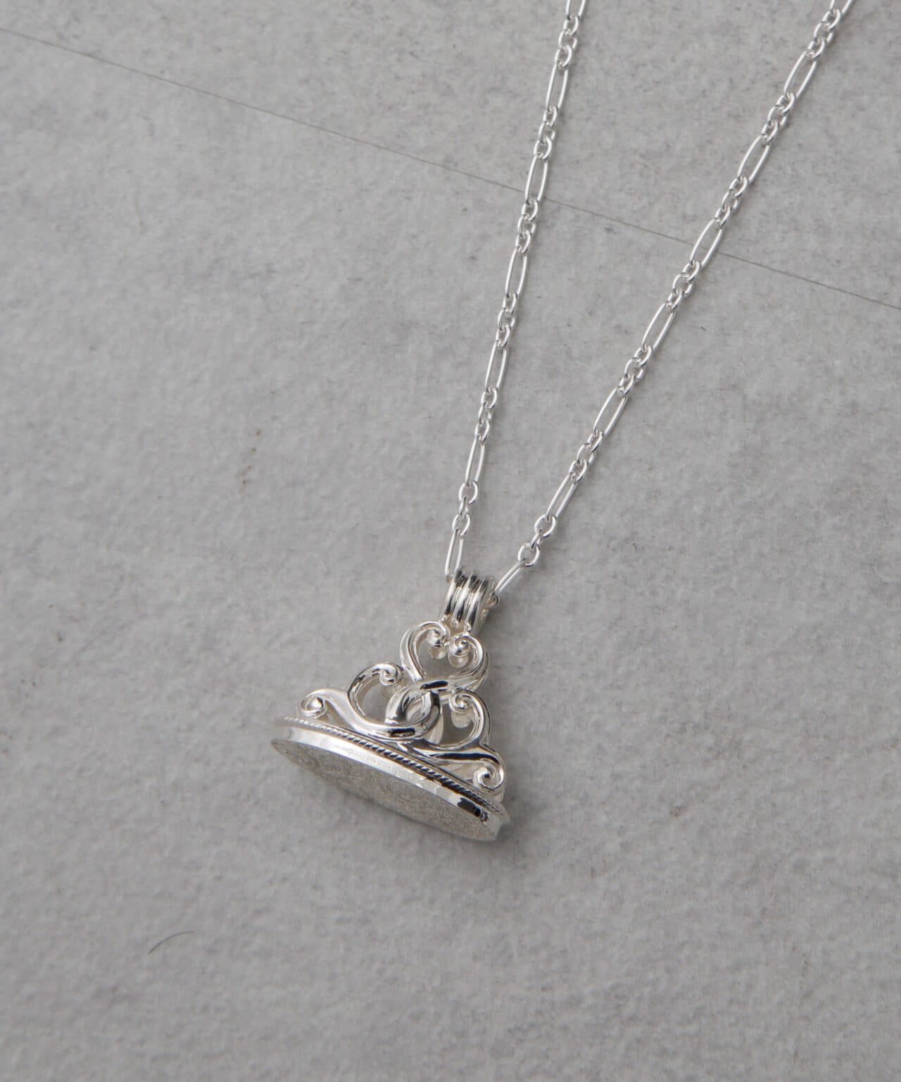 on the sunny side of the street/Oval Fob Seal Necklace 6704246003