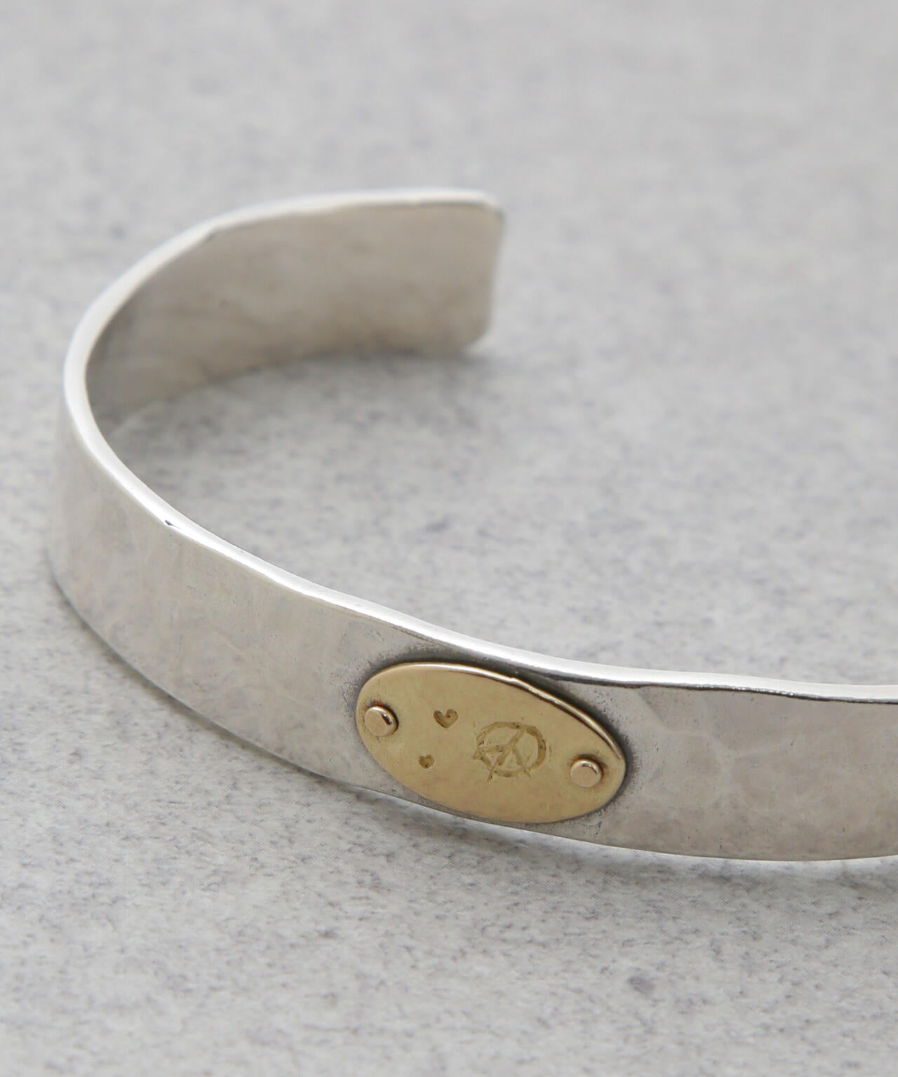 Porter Classic/GOLD RIVET BANGLE LOVE & PEACE 6704248009