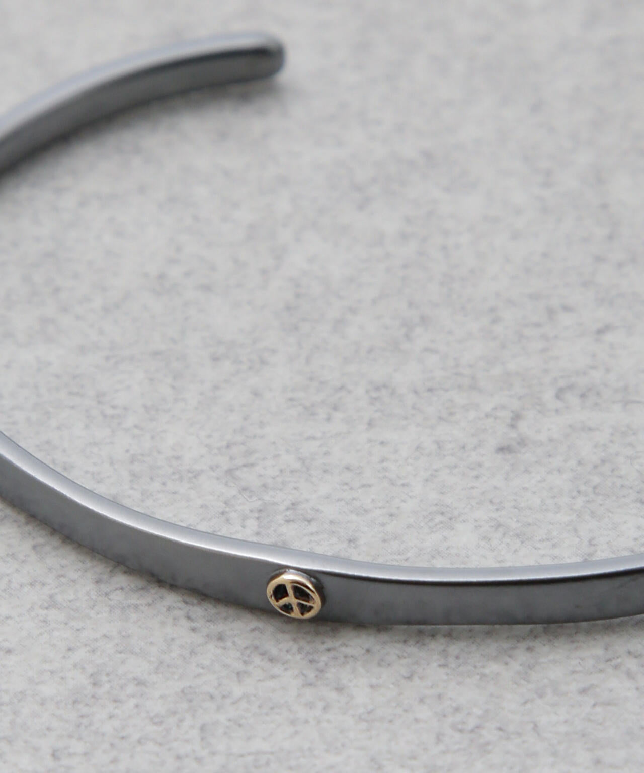 Porter Classic/BLK SILVER BANGLE W/GOLD PEACE 6704248010