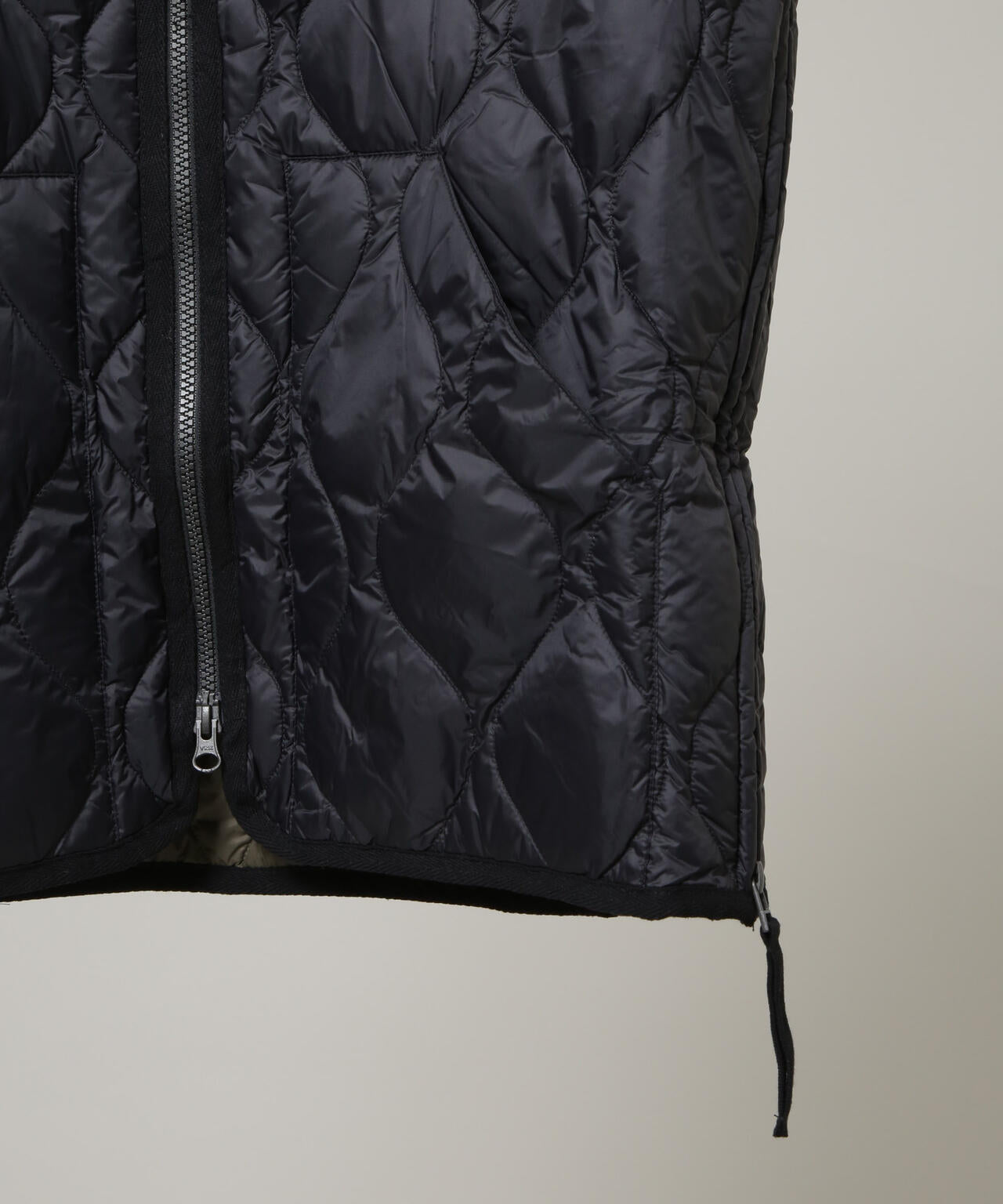 TAION/MILITARY V NECK W-ZIP DOWN VT 6705214034