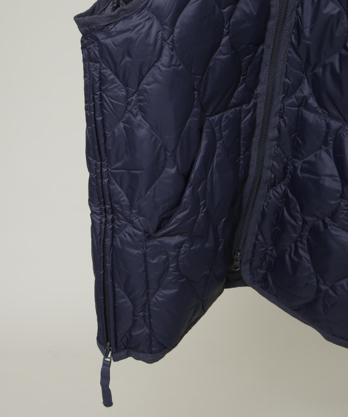 TAION/MILITARY V NECK W-ZIP DOWN VT 6706214005