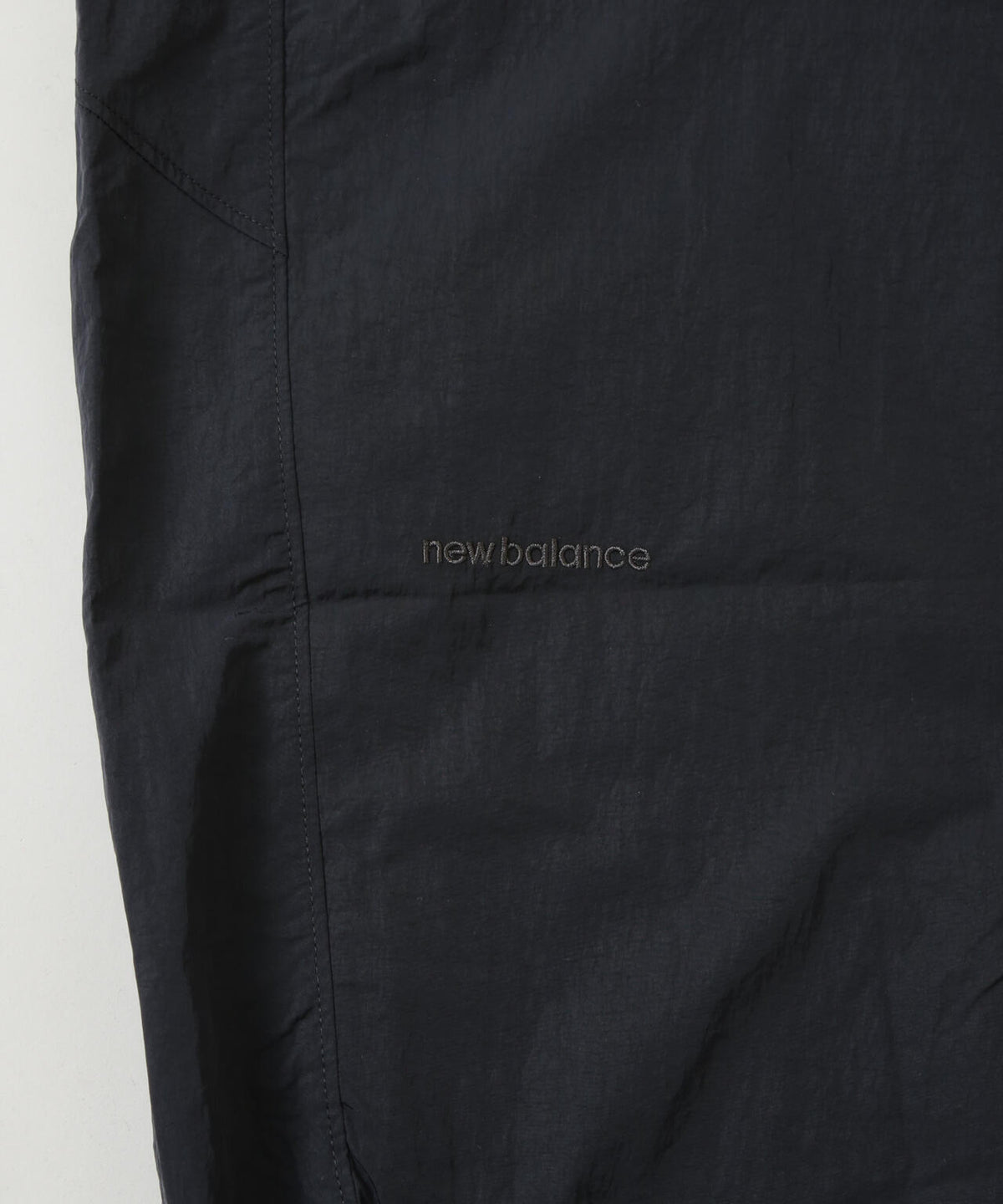 new balance/NB GREYナイロンワイドテーパードパンツ(セットアップ可) 6706227021