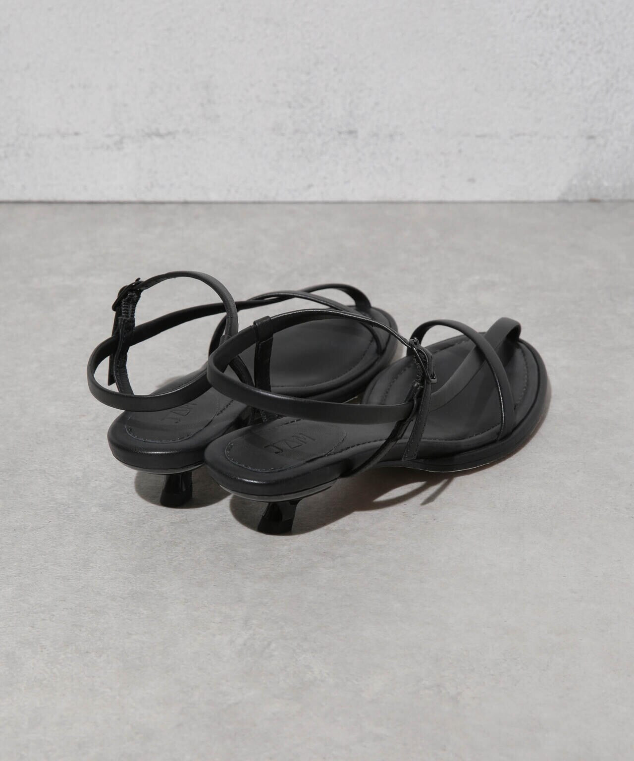 JVAM/GISELLE ローヒールサンダル 6714135200