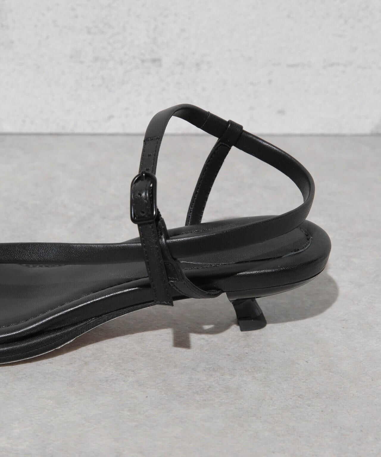 JVAM/GISELLE ローヒールサンダル 6714135200