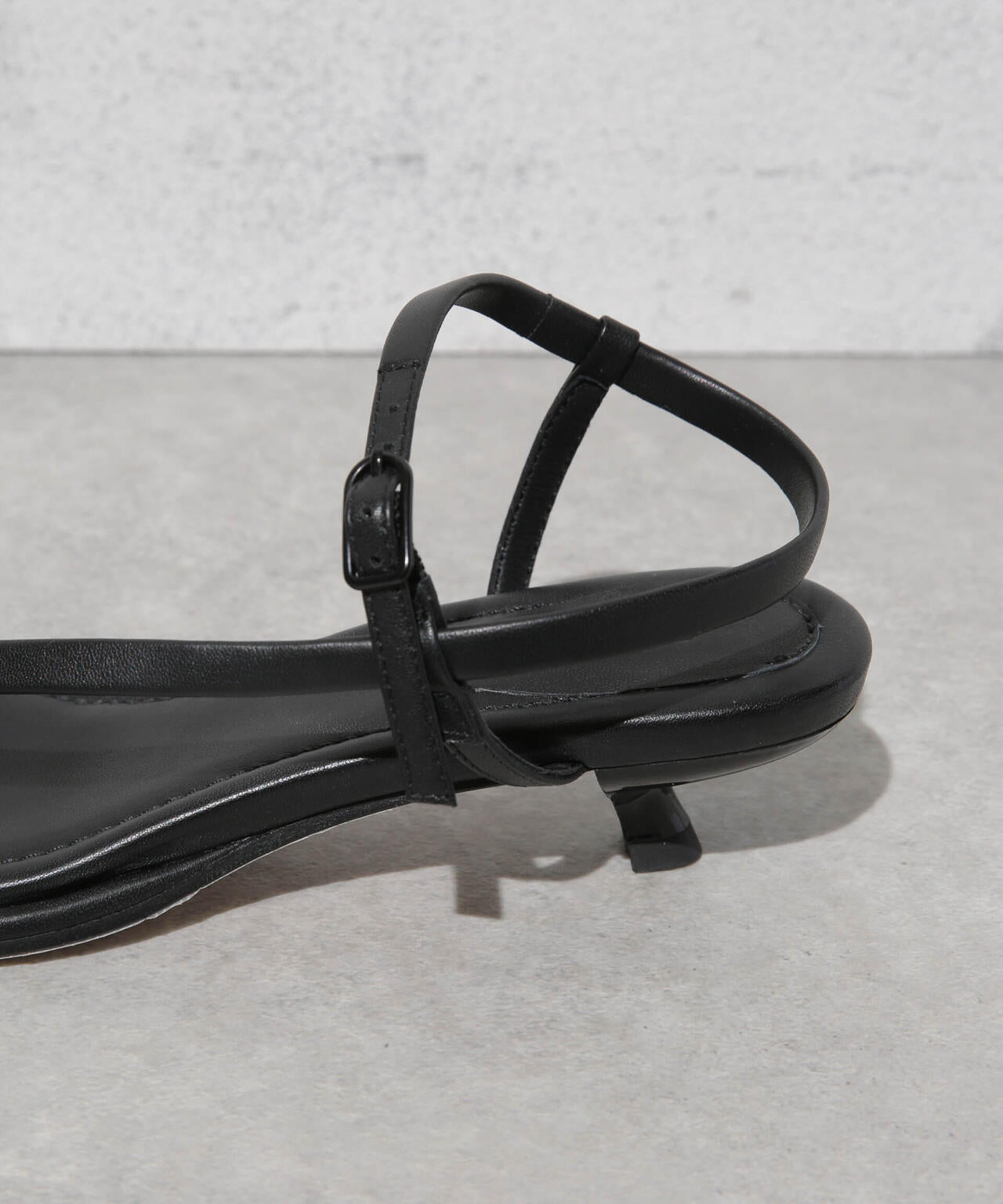 JVAM/GISELLE ローヒールサンダル 6714135200