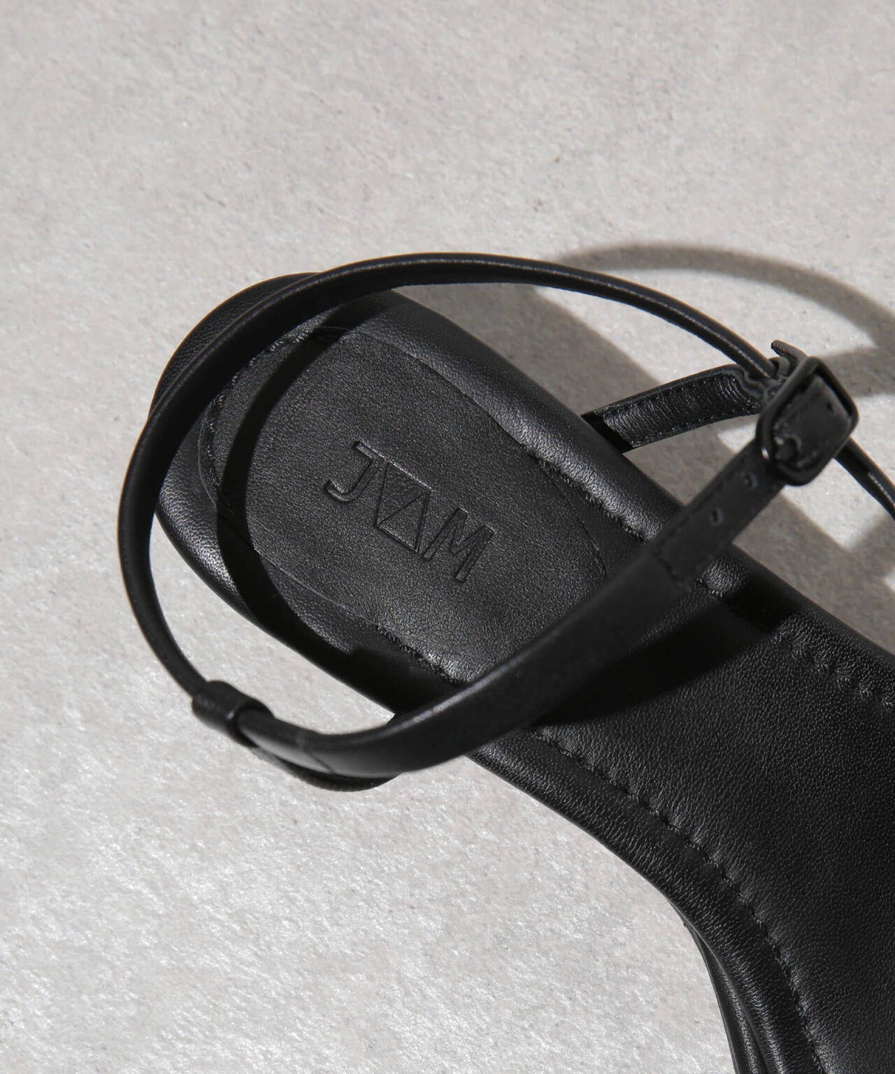 JVAM/GISELLE ローヒールサンダル 6714135200