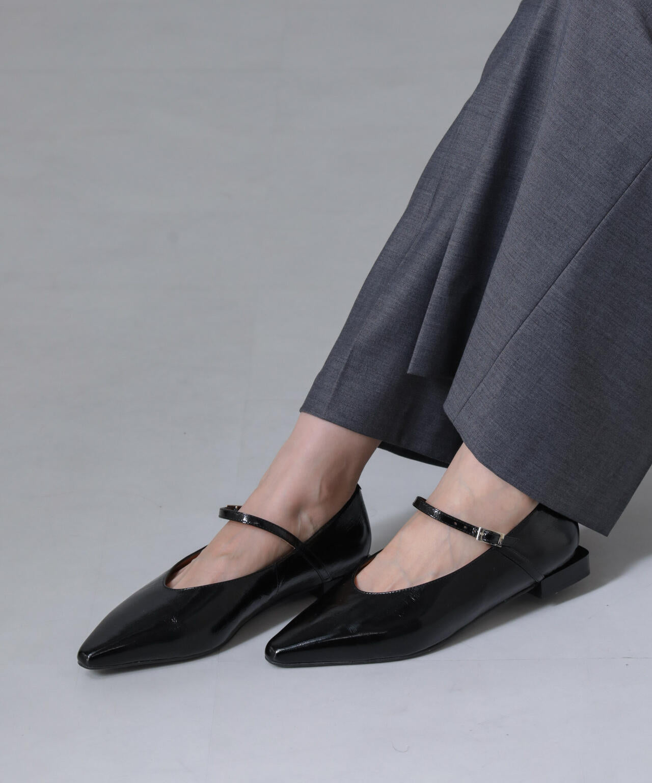 ANGEL ALARCON/ポインテッドストラップパンプス 6714233119