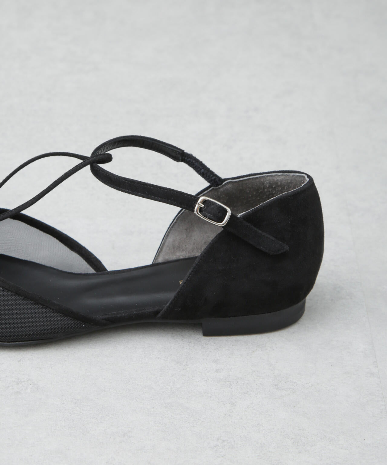 L'unique et moi/Lien Tストラップ フラットシューズ 6715133011