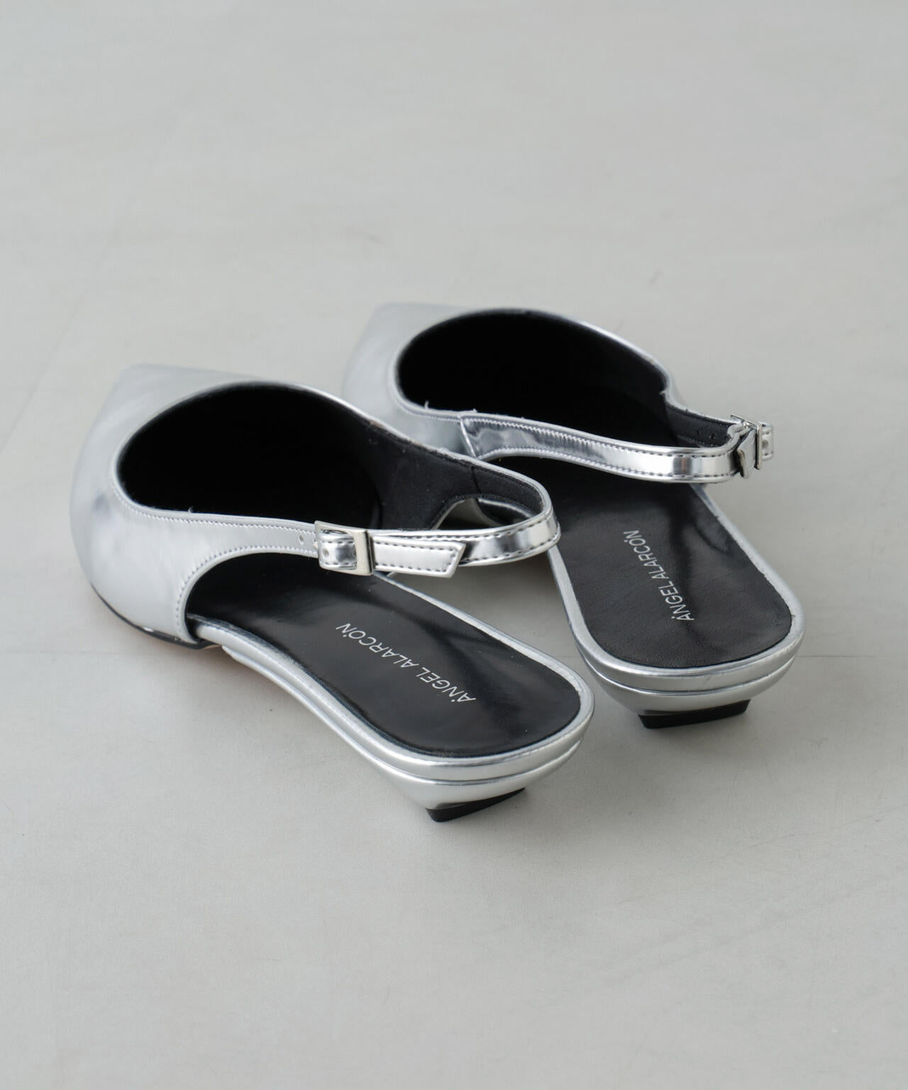 ANGEL ALARCON/ポインテッド スリングバックミュール 6715133017