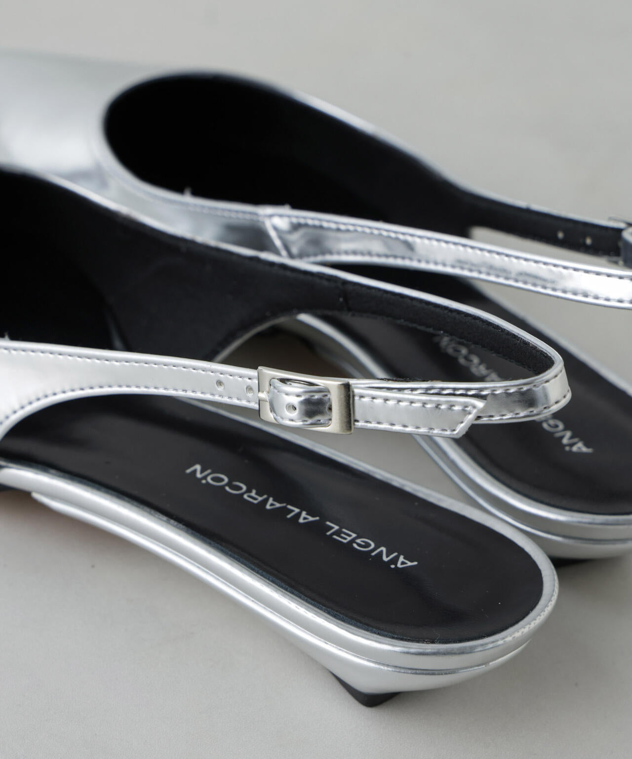 ANGEL ALARCON/ポインテッド スリングバックミュール 6715133017