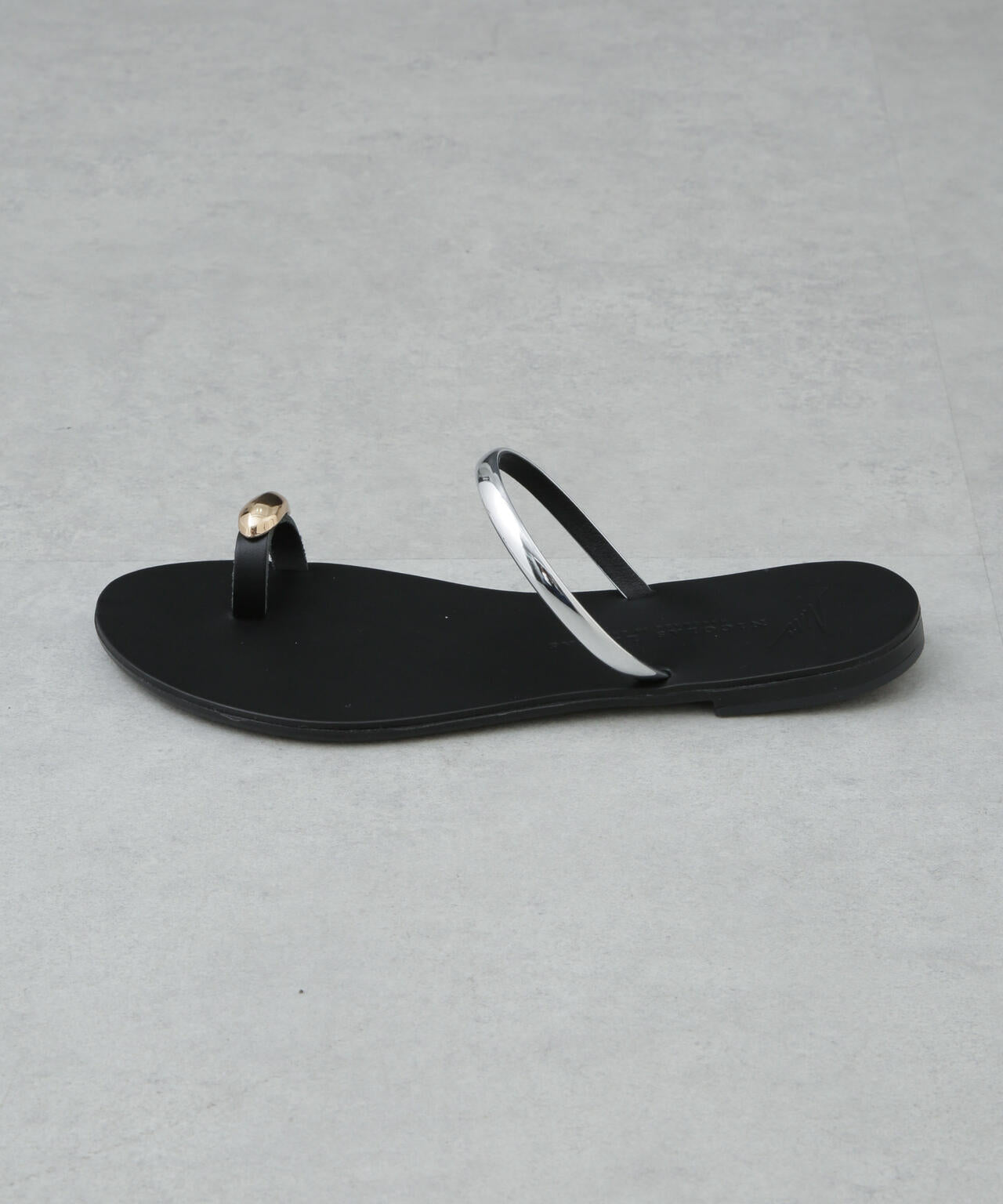 NICOLAS LAINAS/別注 メタルパーツ フラットサンダル 6715135126