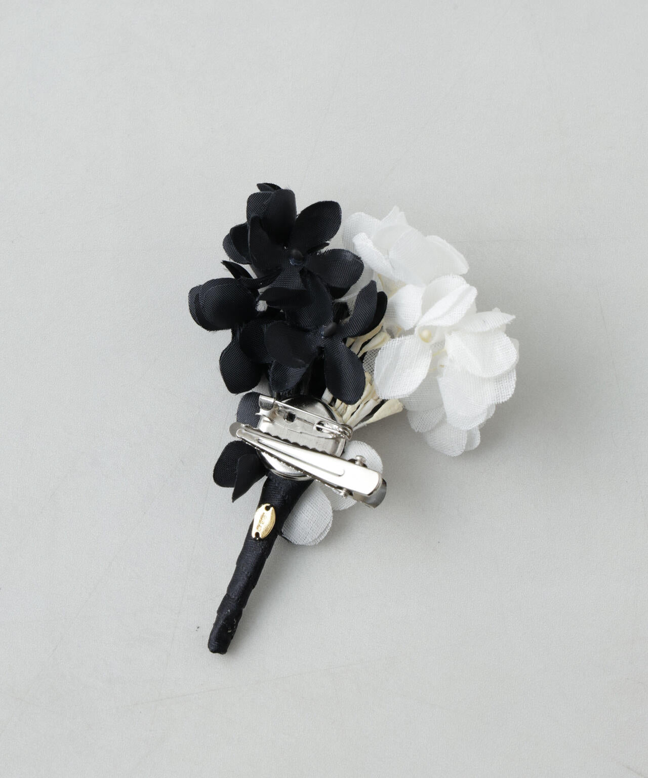 IRIS47/hydrangea corsage 6715154001